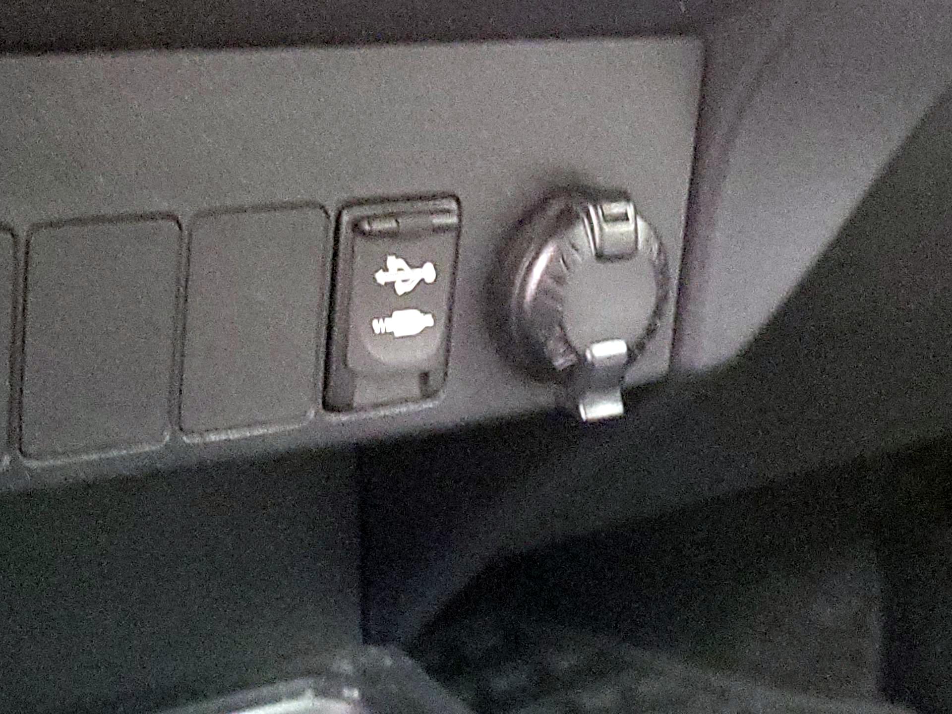 Thumbnail: 2013 Toyota RAV4 - 18