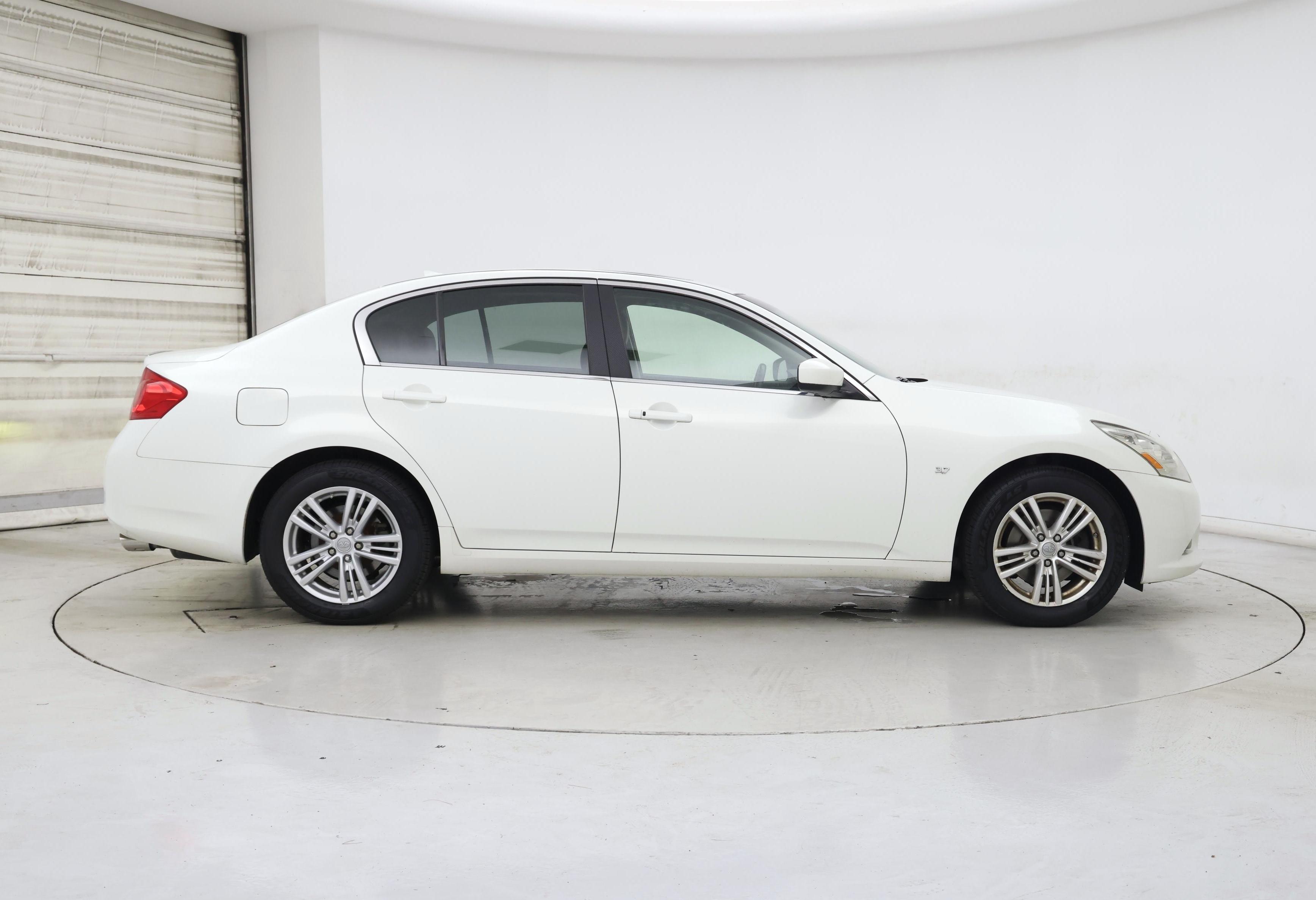 Thumbnail: 2015 INFINITI  - 7