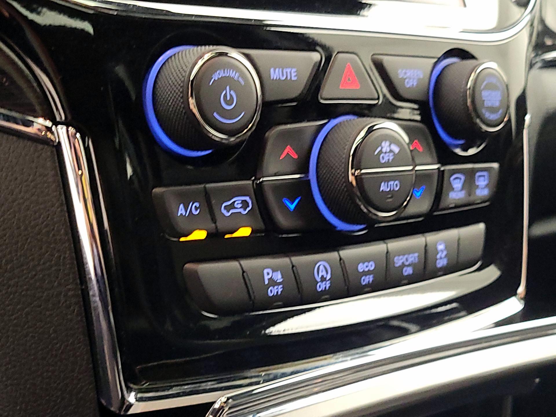 Thumbnail: 2021 Jeep Grand Cherokee - 14