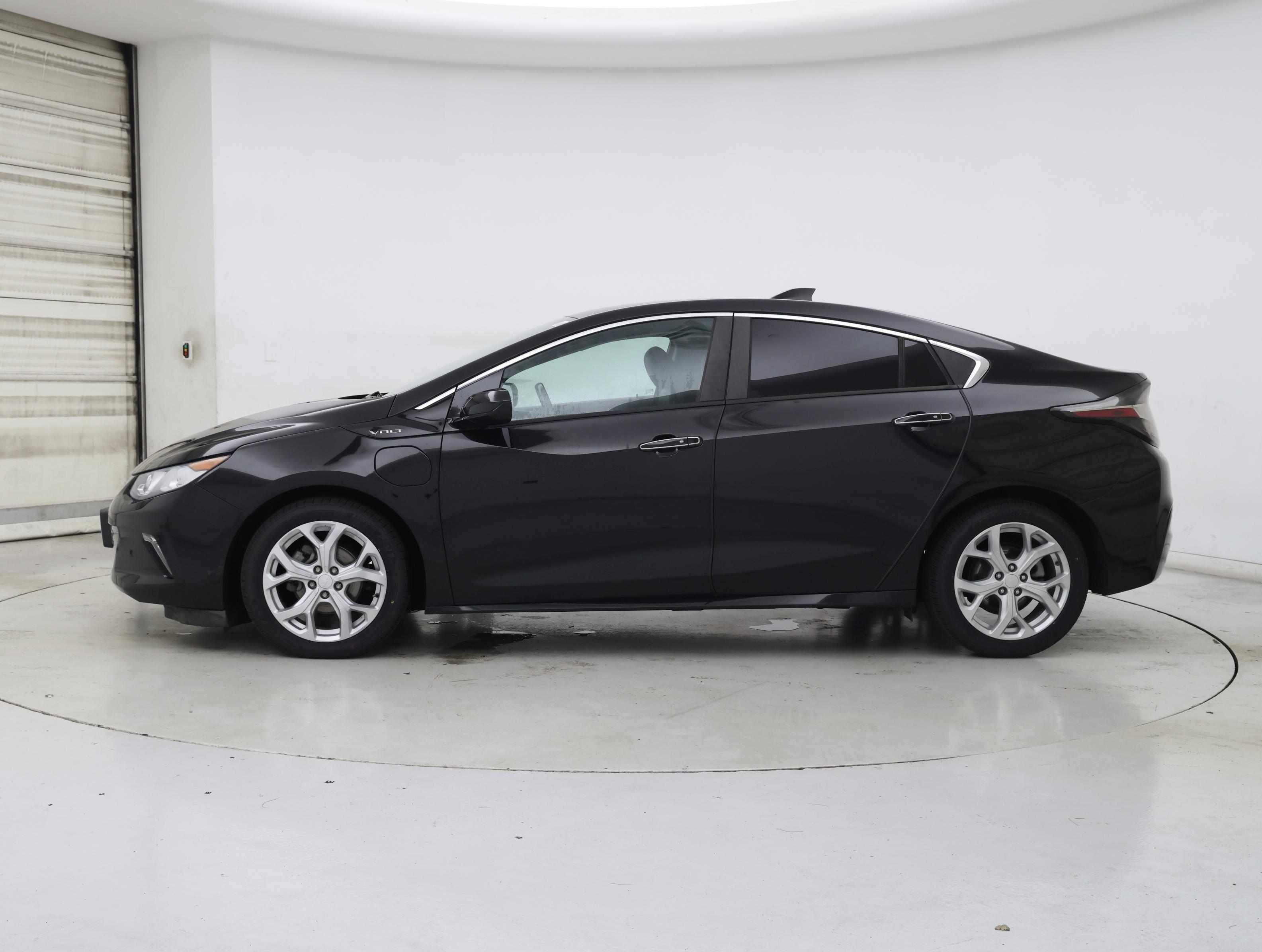 Thumbnail: 2017 Chevrolet Volt - 3