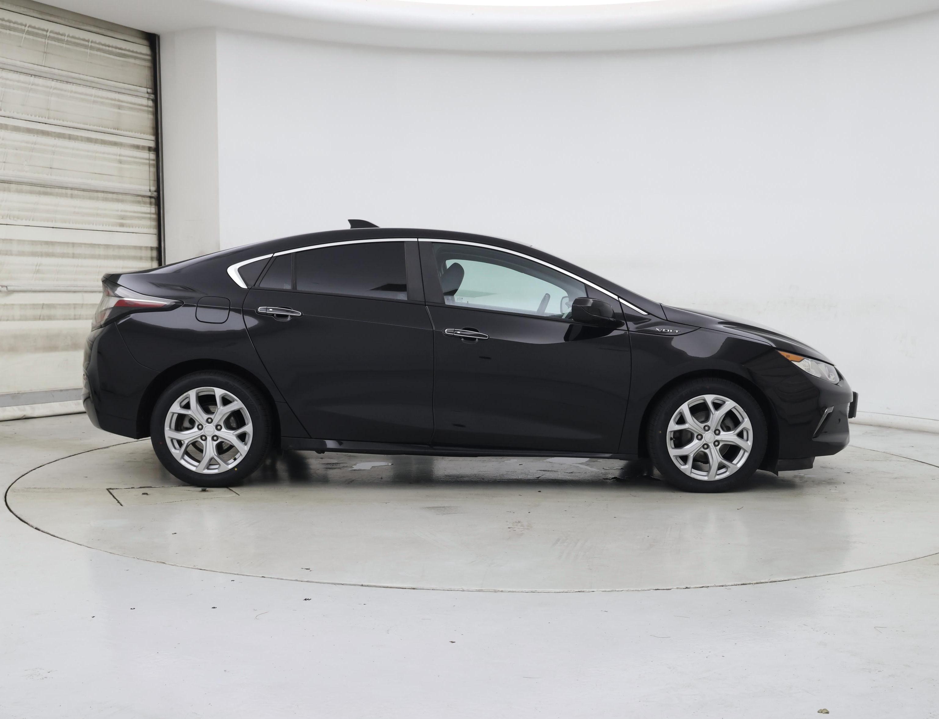 Thumbnail: 2017 Chevrolet Volt - 7