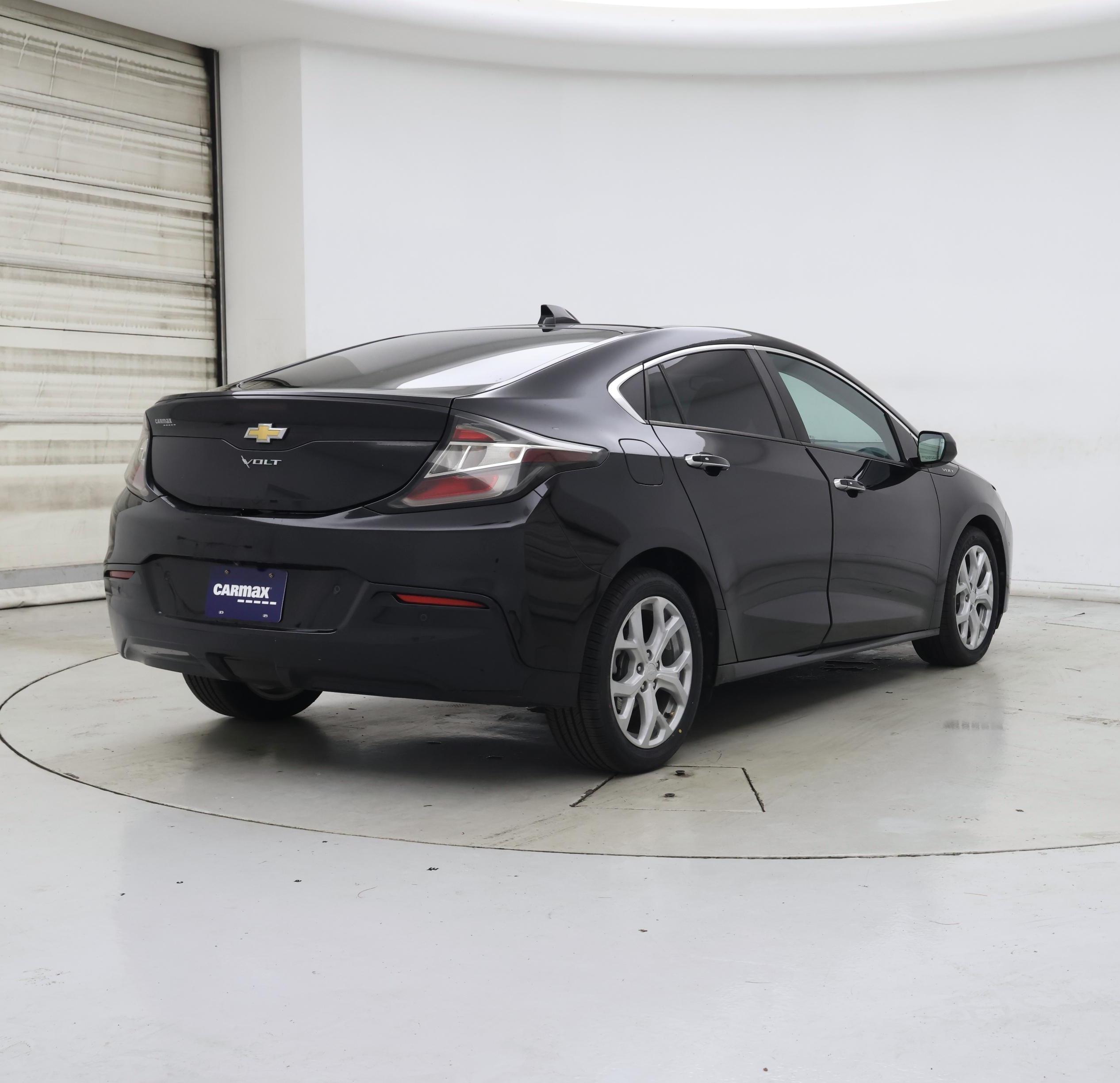 Thumbnail: 2017 Chevrolet Volt - 8