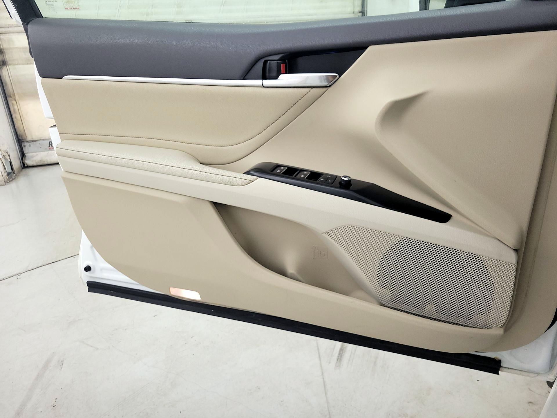 Thumbnail: 2018 Toyota Camry - 12