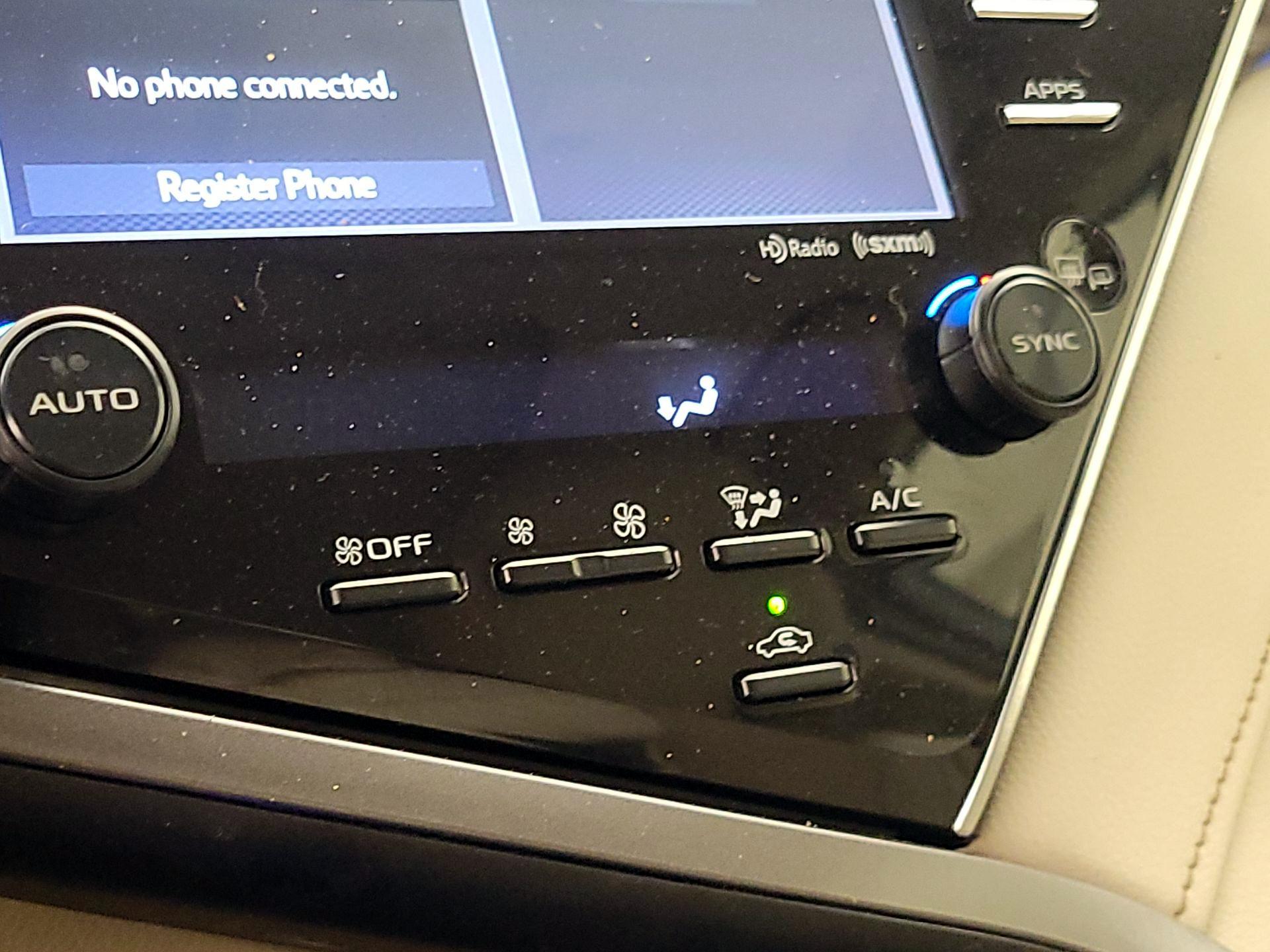Thumbnail: 2018 Toyota Camry - 16