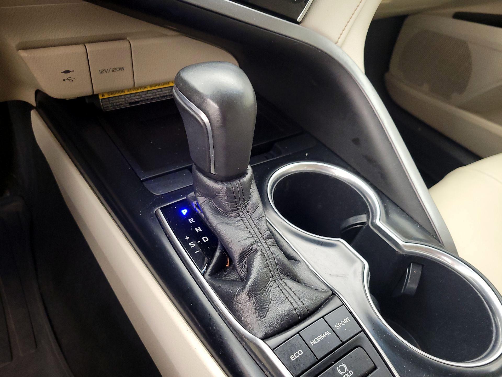 Thumbnail: 2018 Toyota Camry - 17