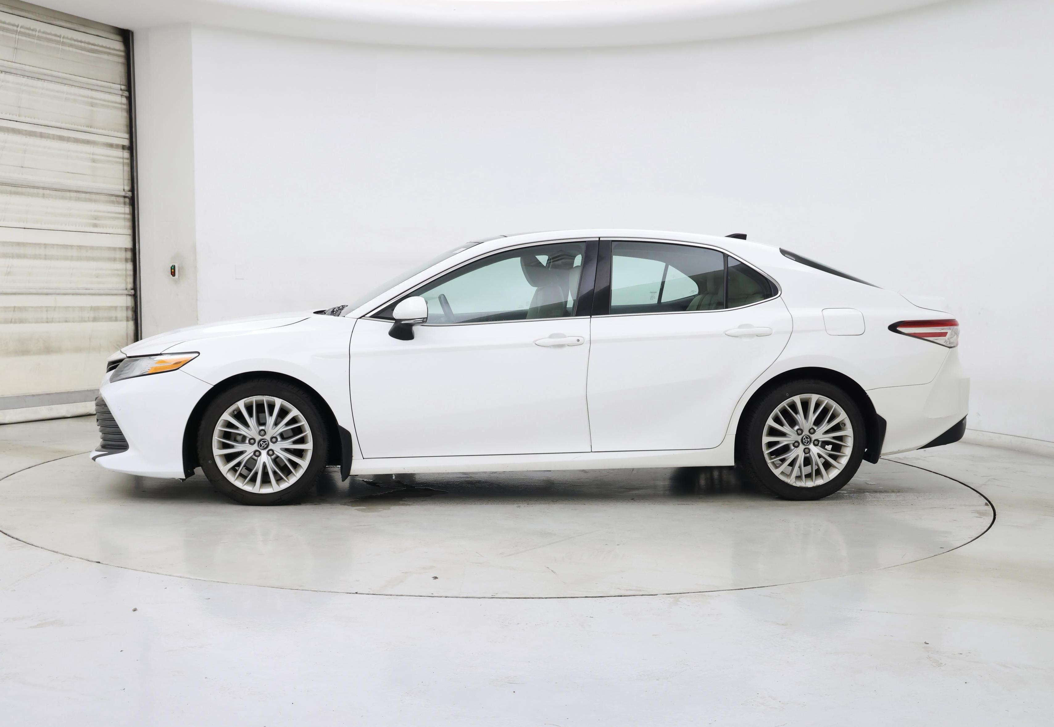 Thumbnail: 2018 Toyota Camry - 3