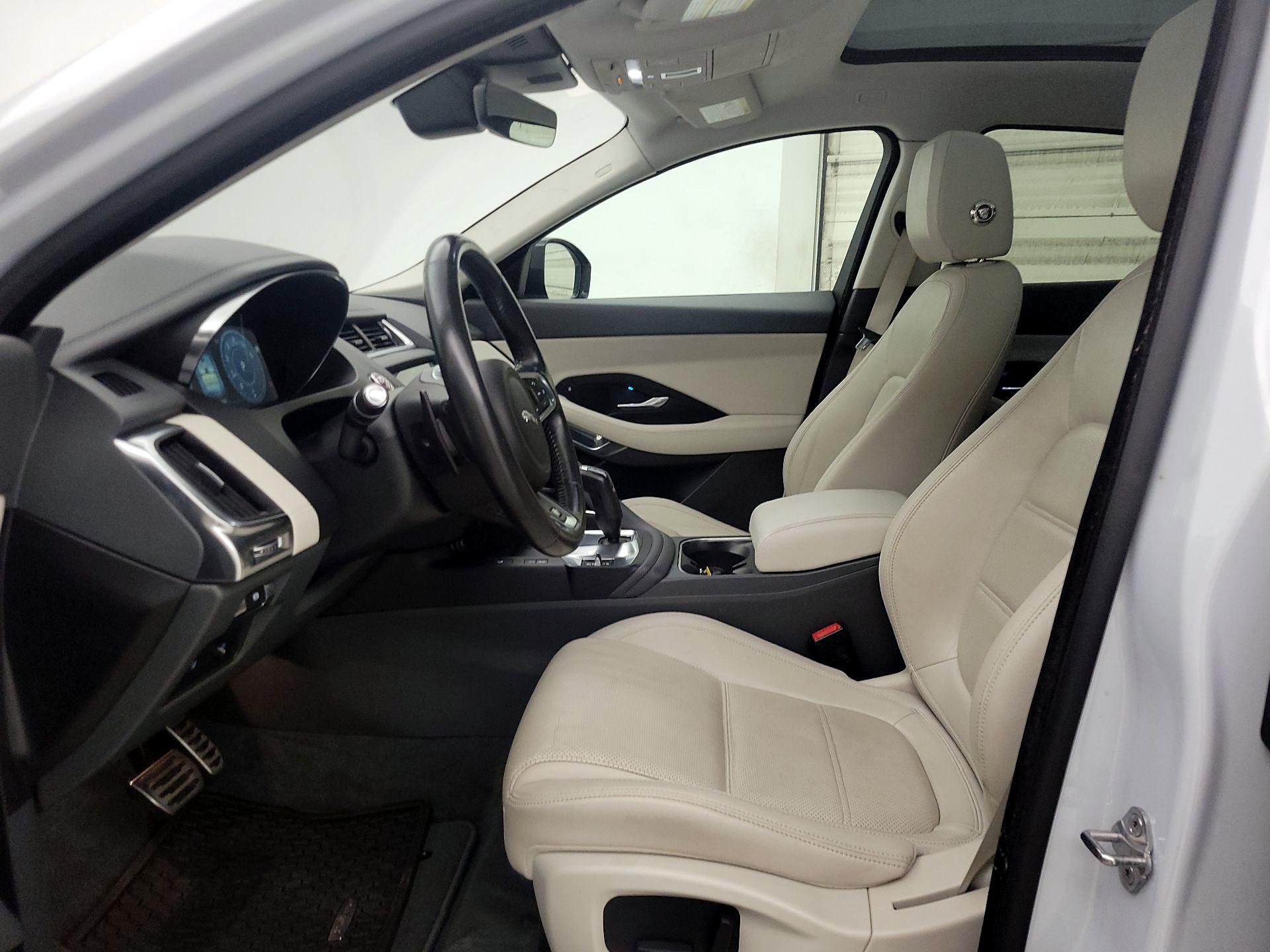 Thumbnail: 2019 Jaguar E-Pace - 11