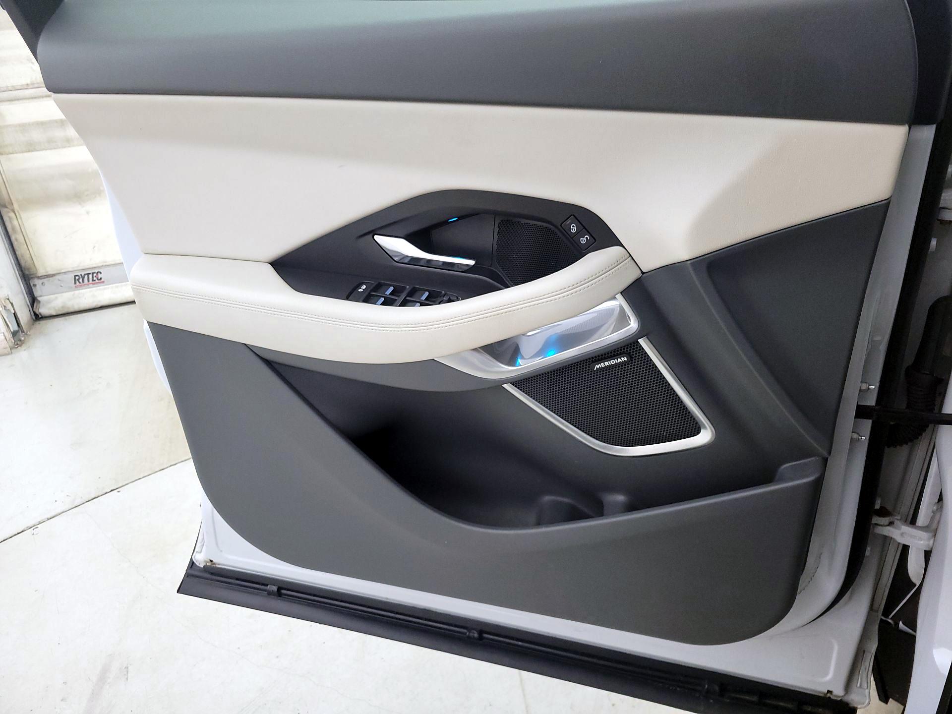 Thumbnail: 2019 Jaguar E-Pace - 12