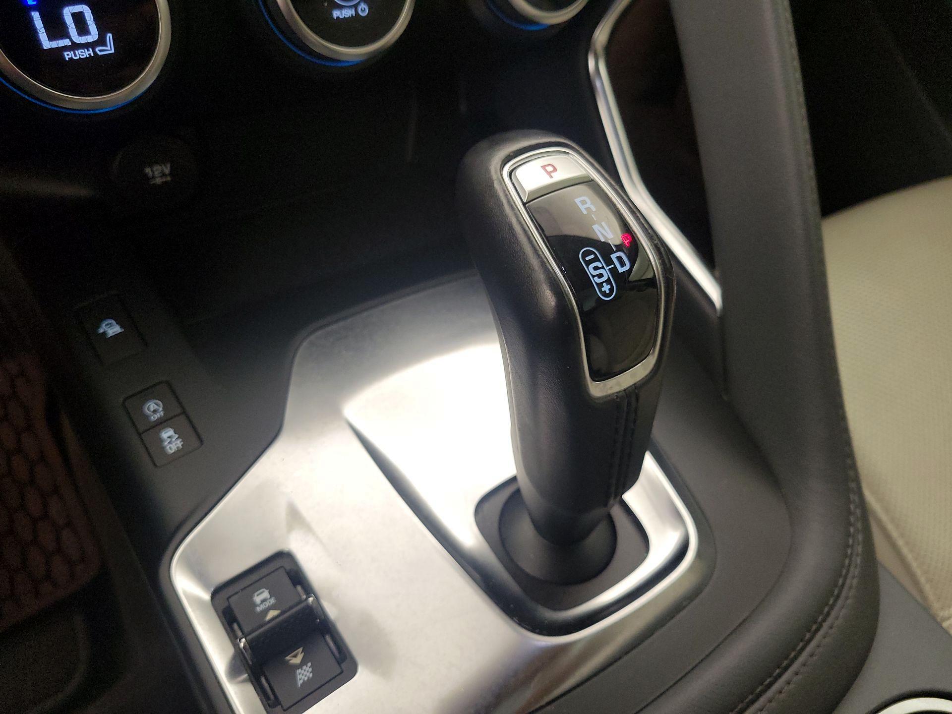 Thumbnail: 2019 Jaguar E-Pace - 17