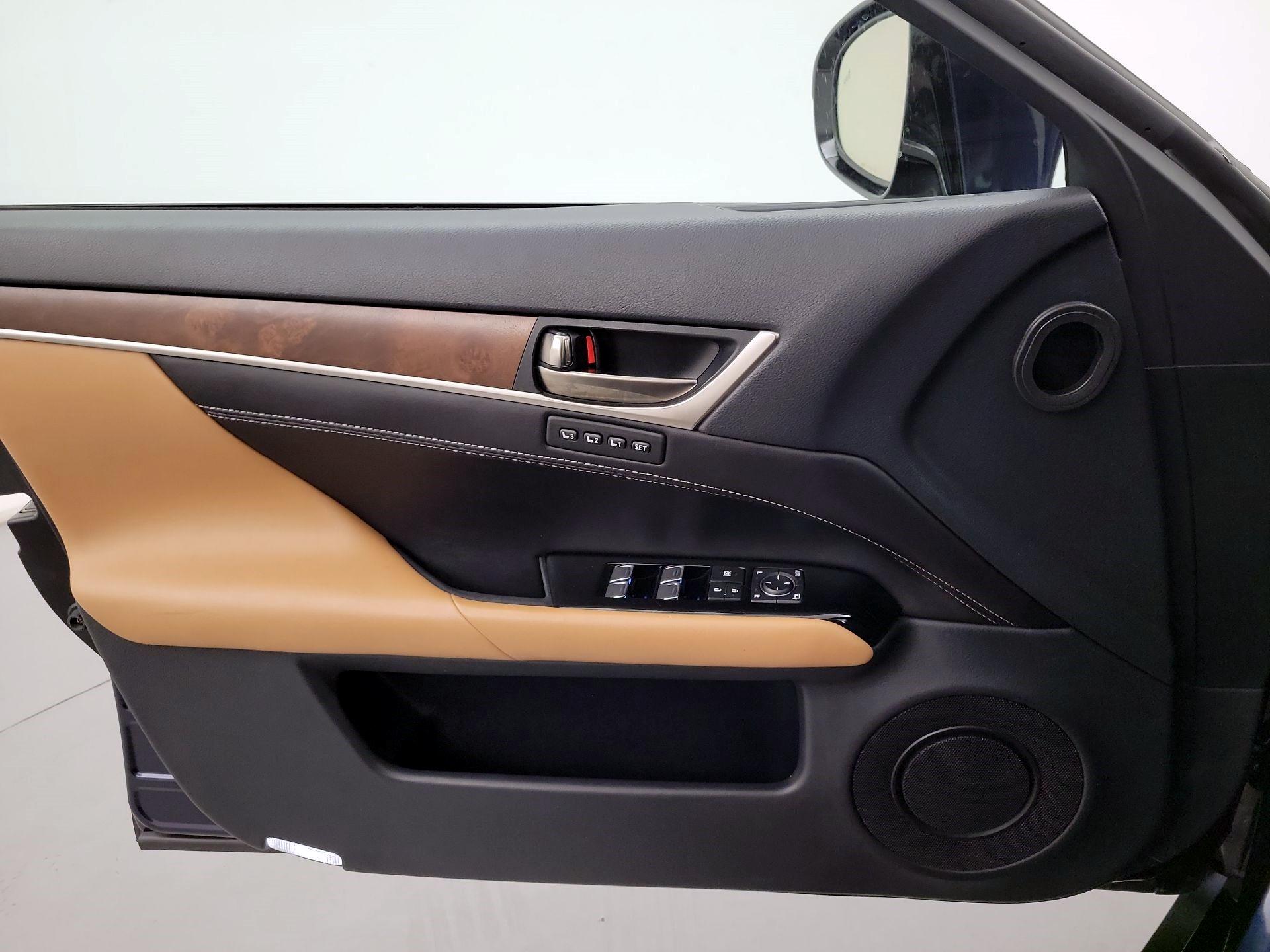 Thumbnail: 2019 Lexus GS - 10