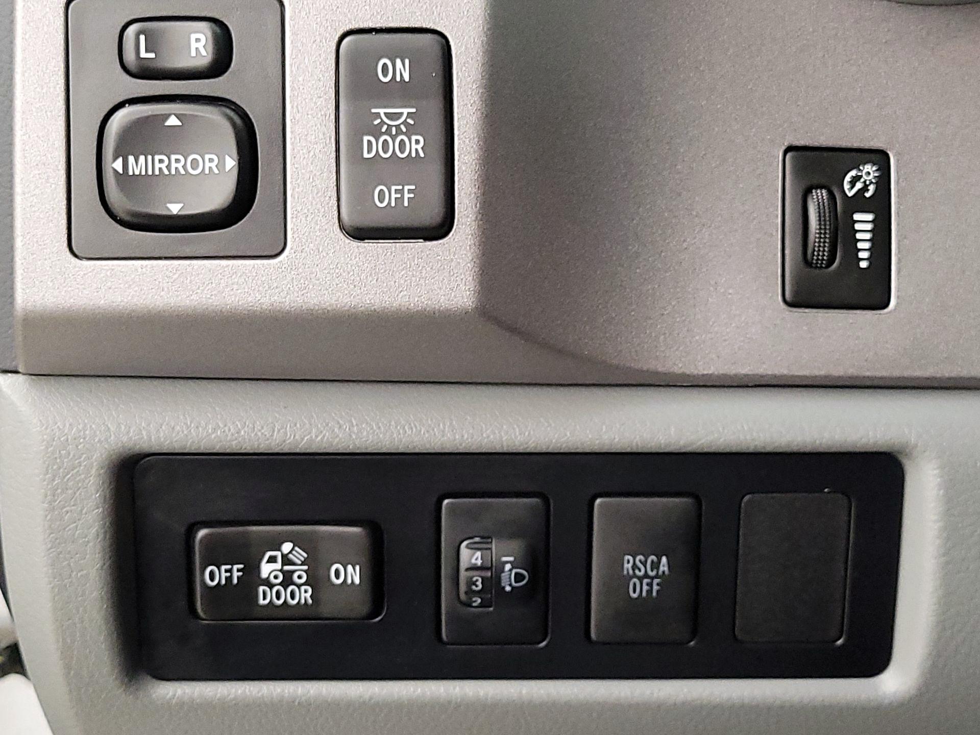 Thumbnail: 2013 Toyota Tundra - 13