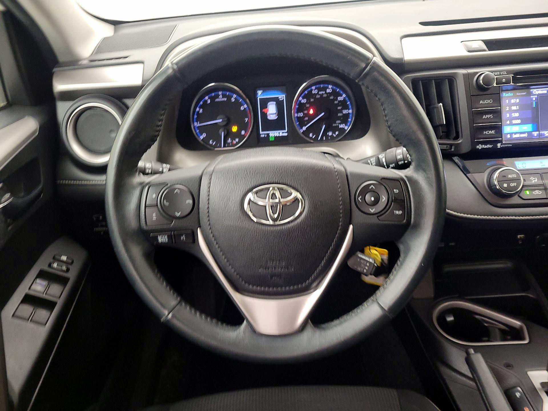 Thumbnail: 2016 Toyota RAV4 - 10