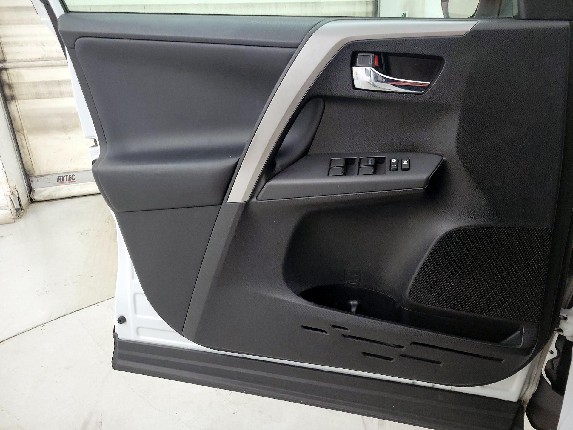 Thumbnail: 2016 Toyota RAV4 - 12