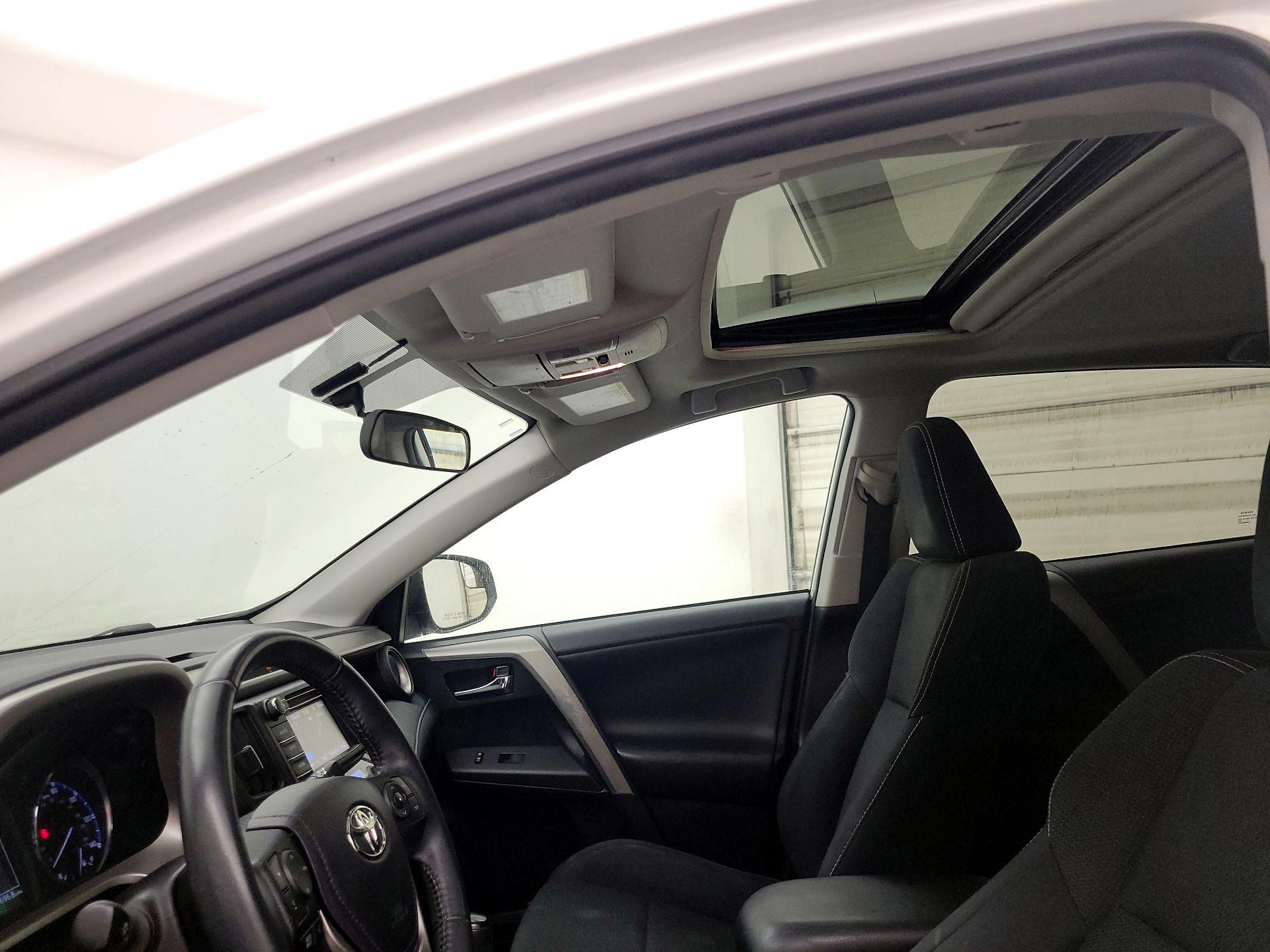 Thumbnail: 2016 Toyota RAV4 - 19