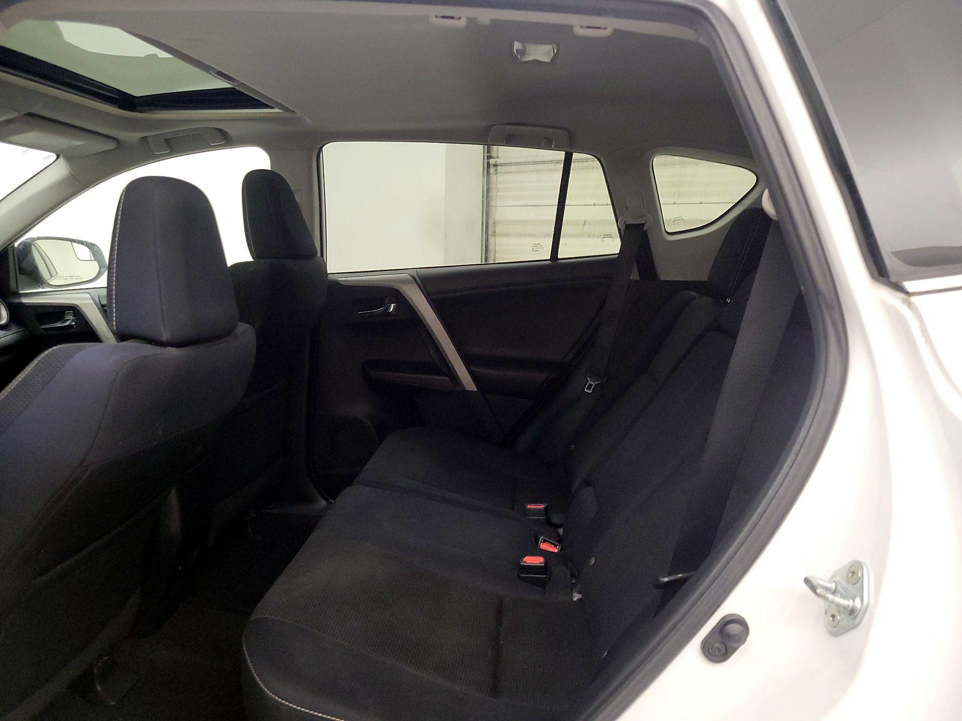 Thumbnail: 2016 Toyota RAV4 - 20