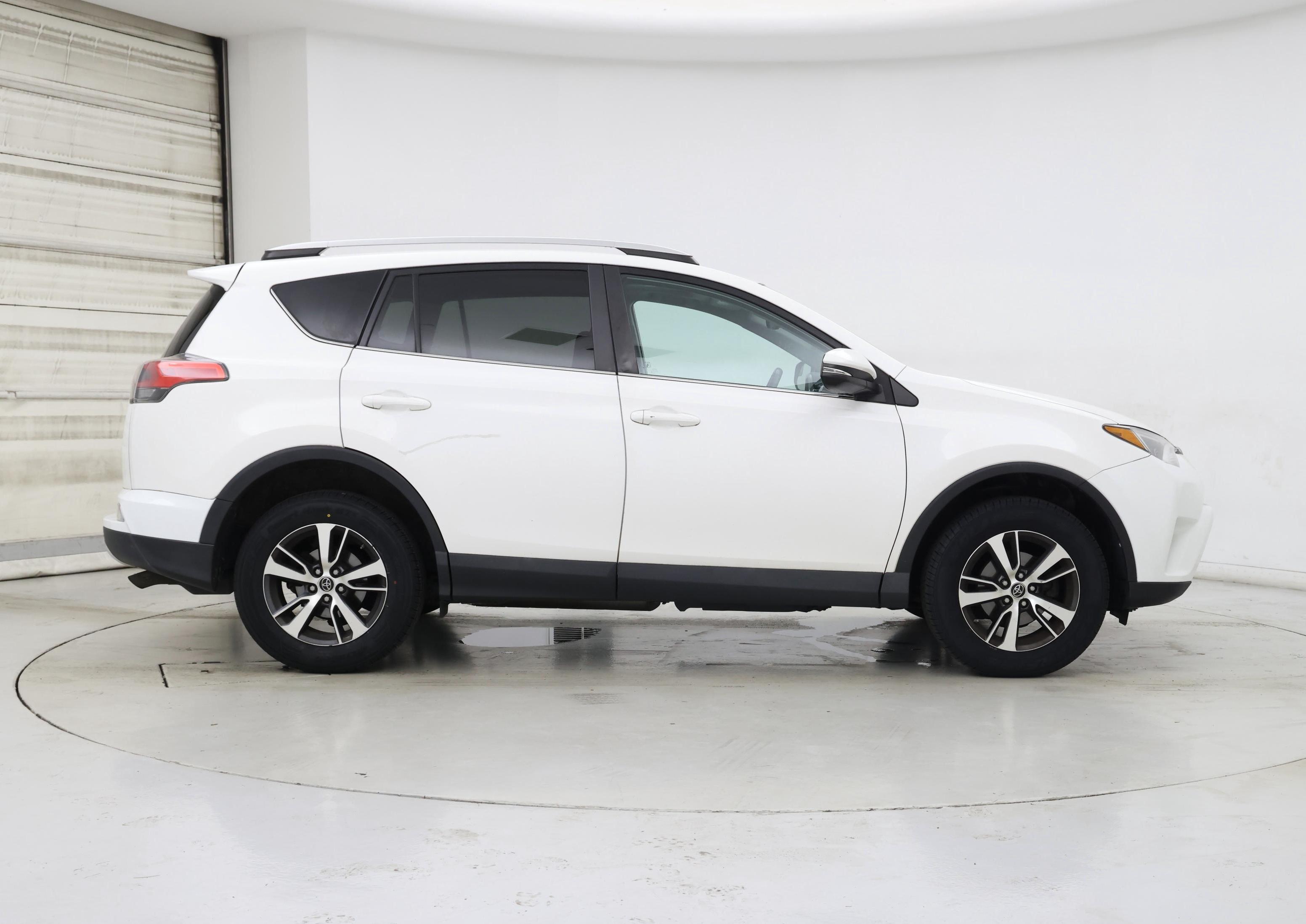 Thumbnail: 2016 Toyota RAV4 - 7