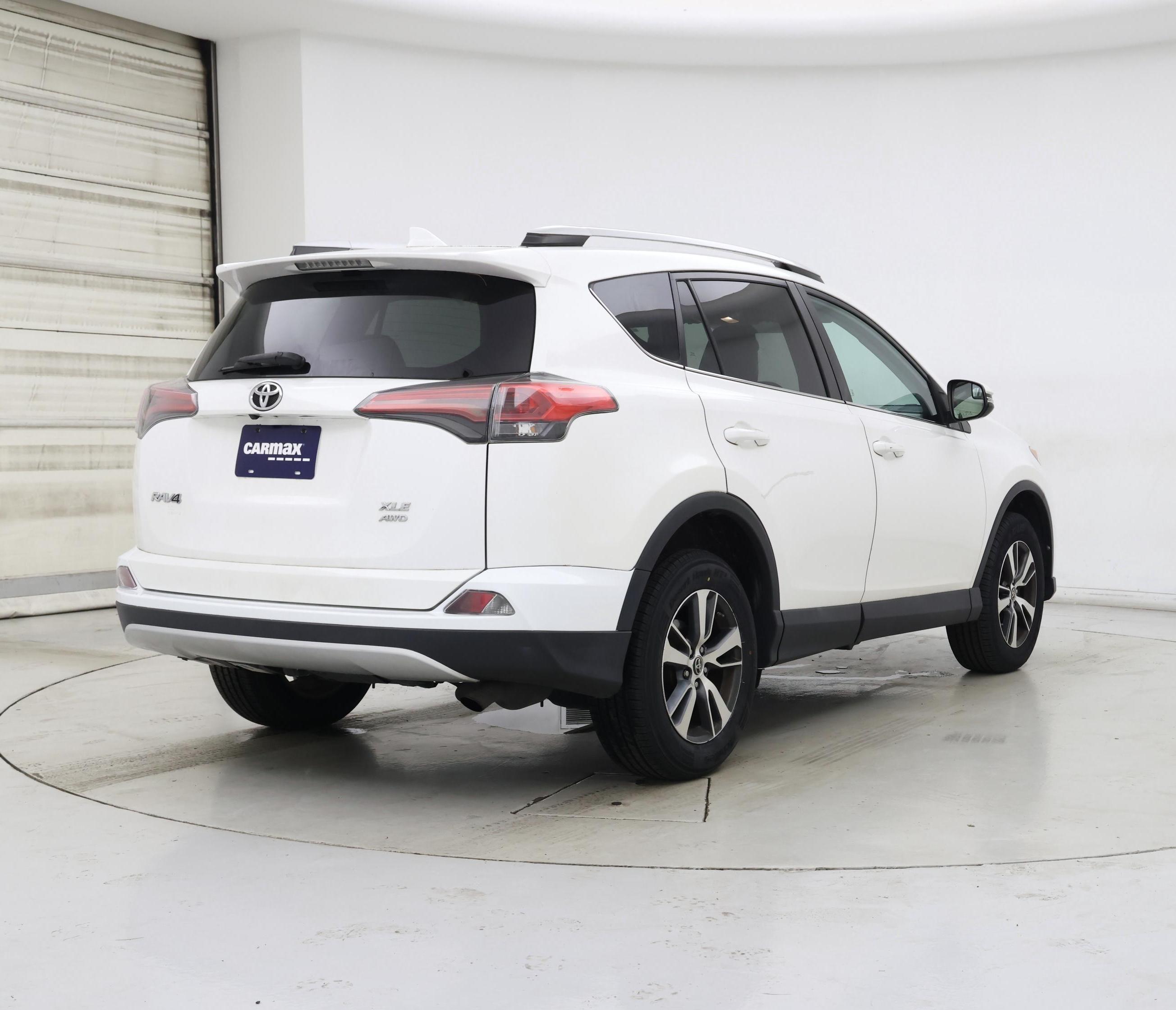 Thumbnail: 2016 Toyota RAV4 - 8