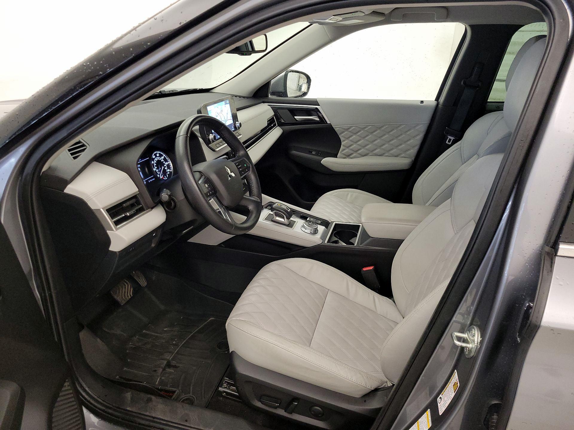 Thumbnail: 2022 Mitsubishi Outlander - 11