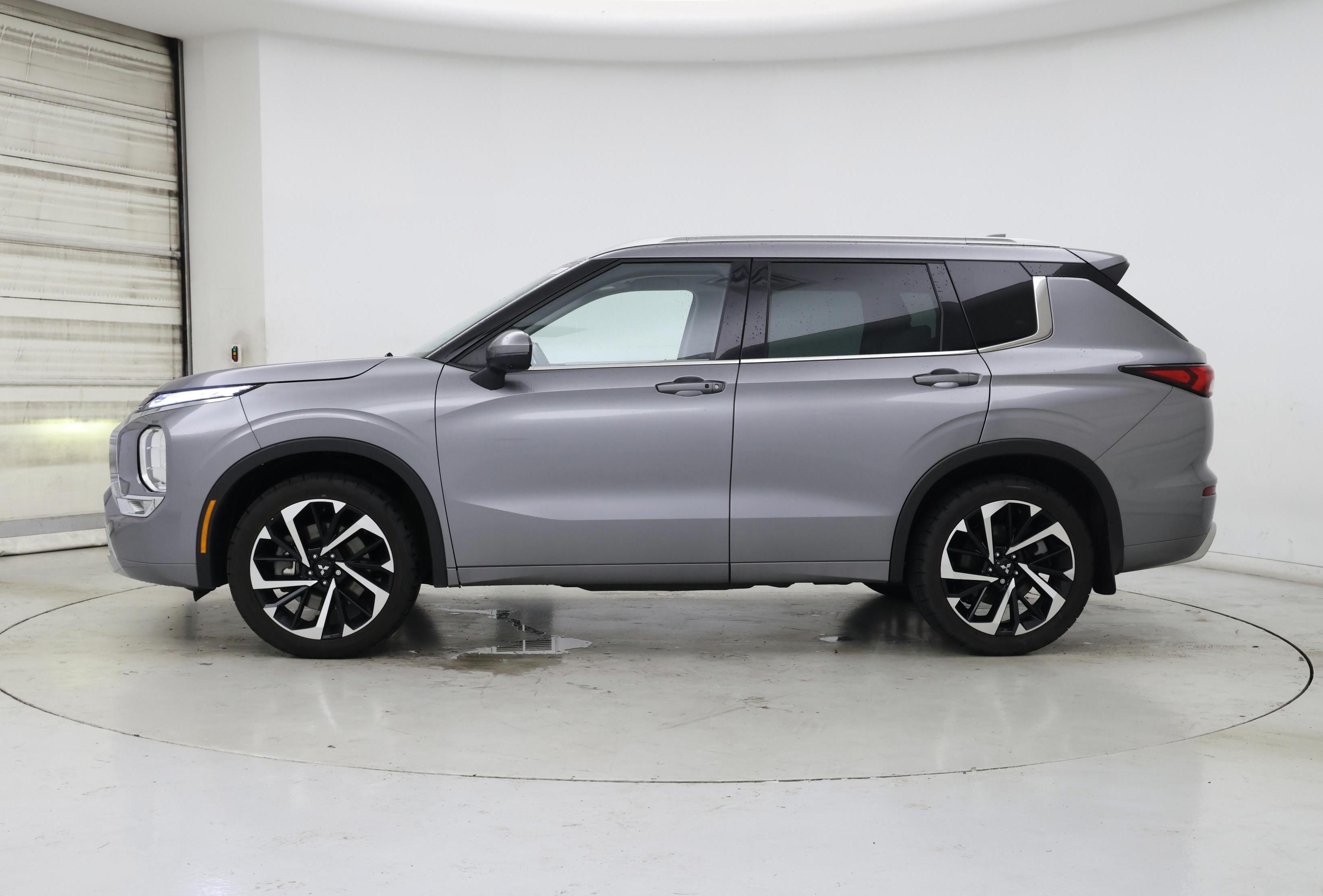 Thumbnail: 2022 Mitsubishi Outlander - 3