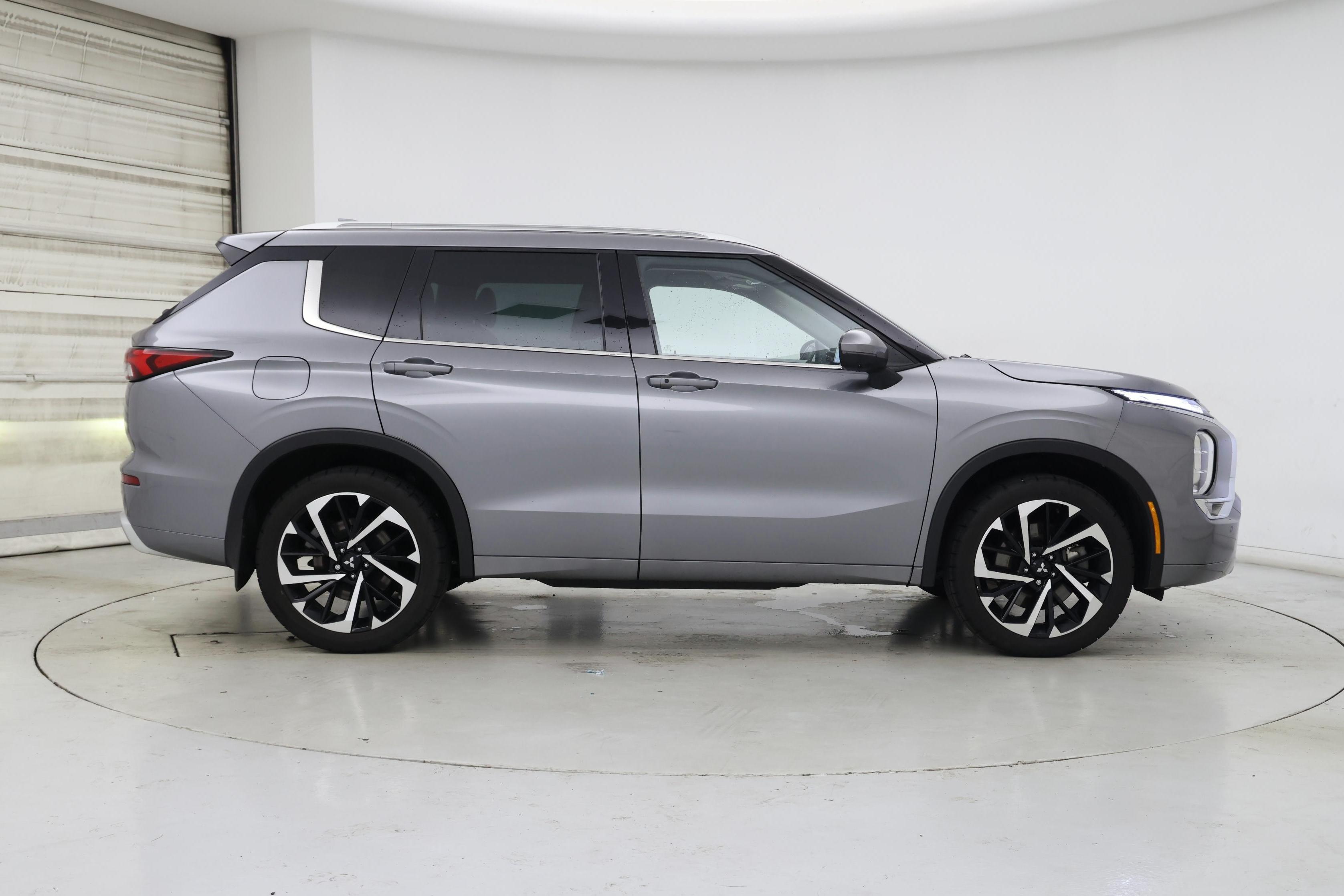 Thumbnail: 2022 Mitsubishi Outlander - 7