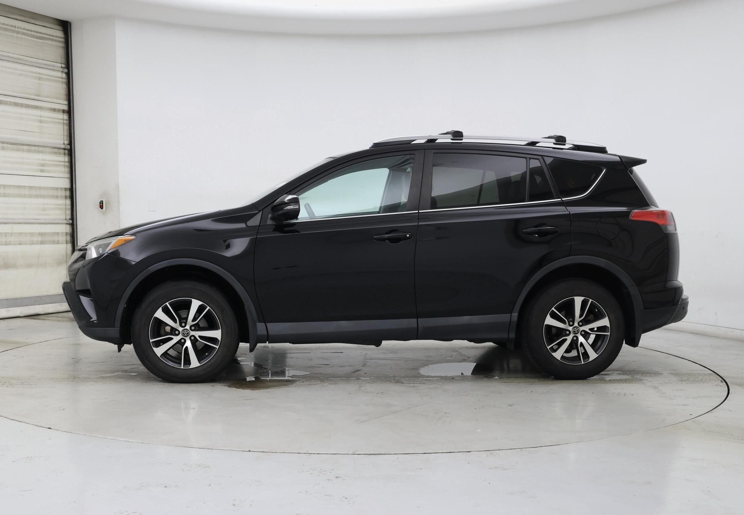 Thumbnail: 2017 Toyota RAV4 - 3