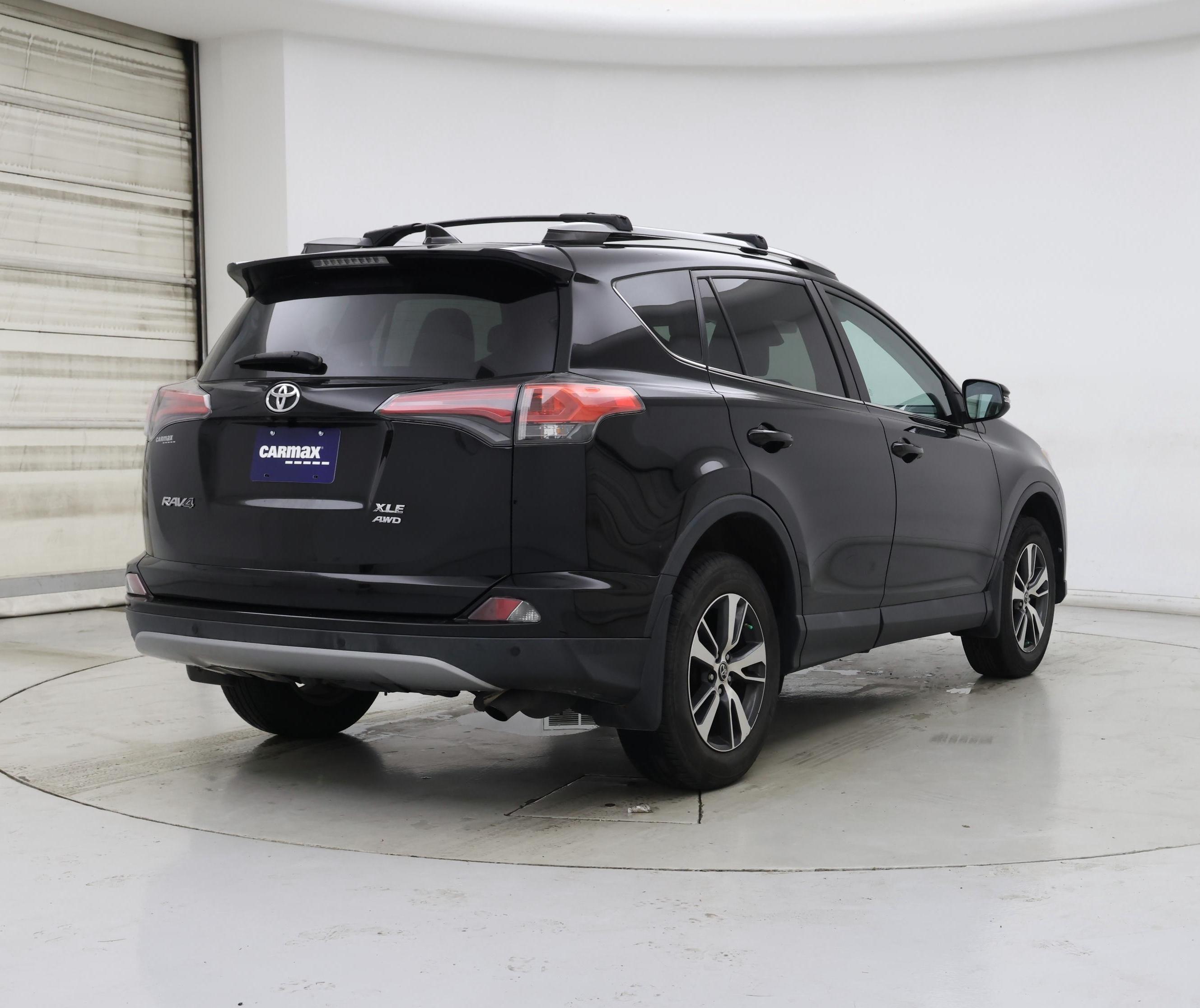 Thumbnail: 2017 Toyota RAV4 - 8