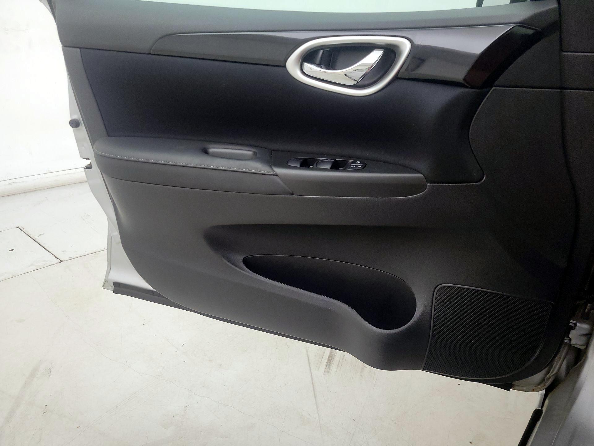 Thumbnail: 2019 Nissan Sentra - 12