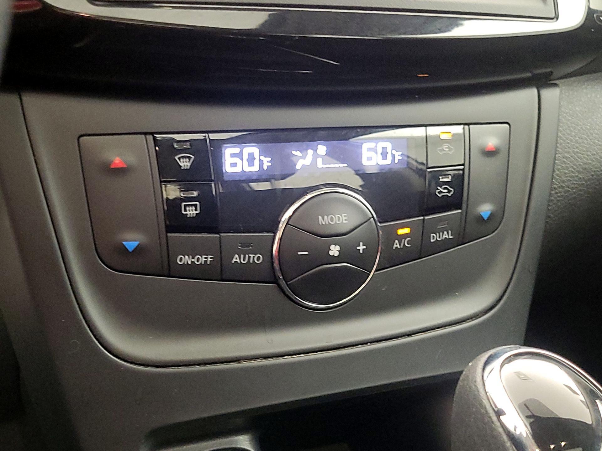 Thumbnail: 2019 Nissan Sentra - 16