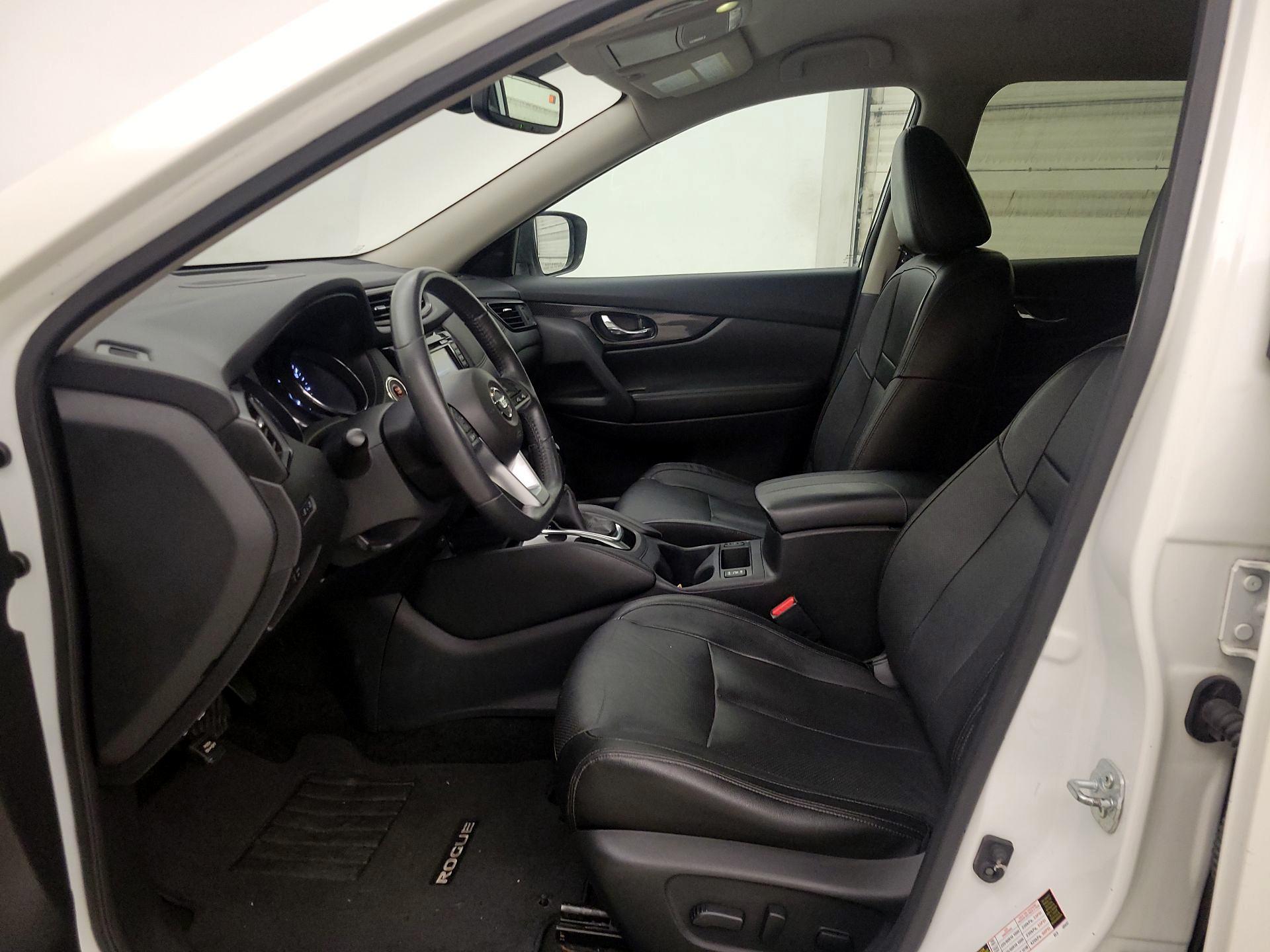 Thumbnail: 2017 Nissan Rogue - 11