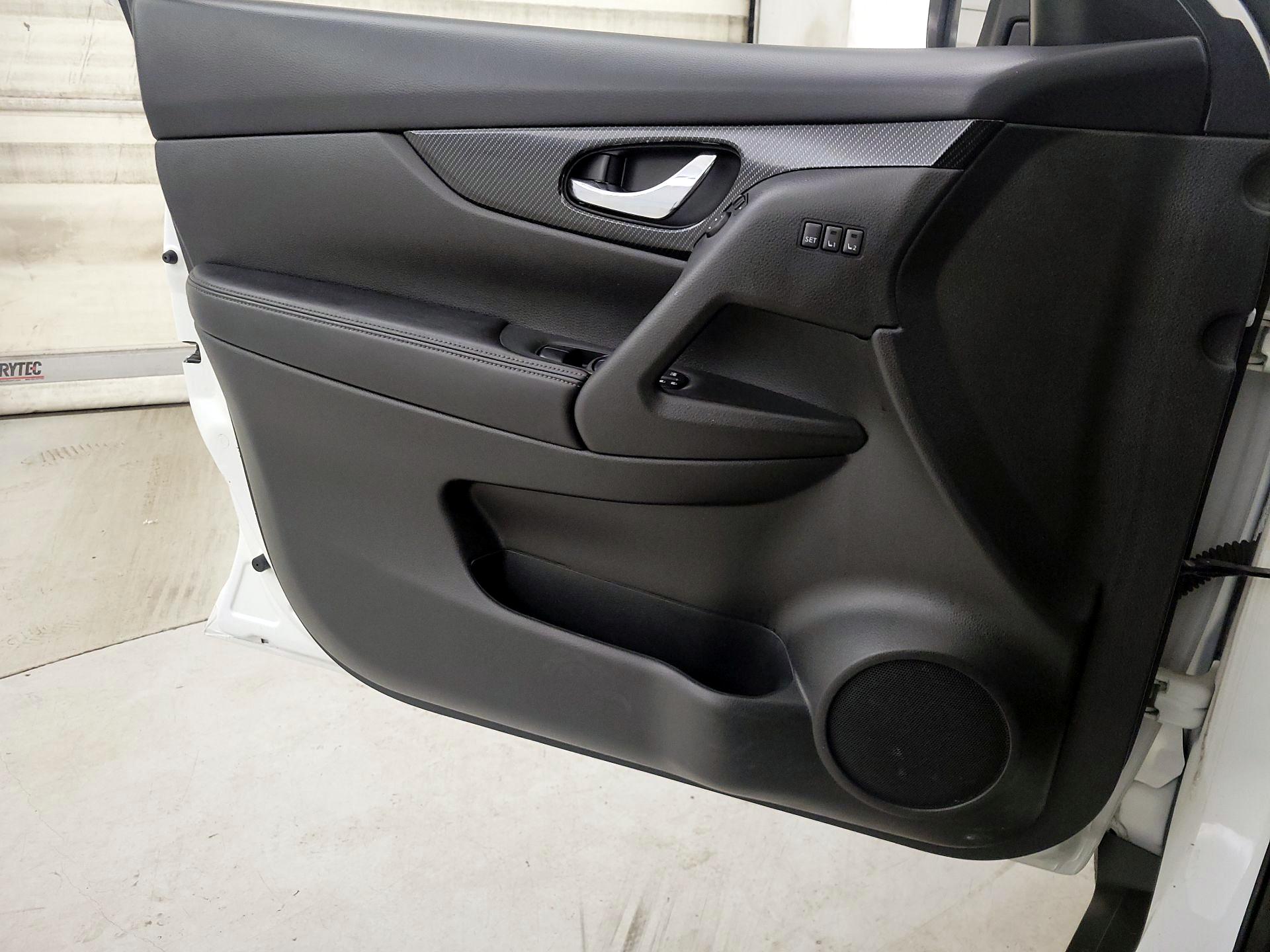 Thumbnail: 2017 Nissan Rogue - 12