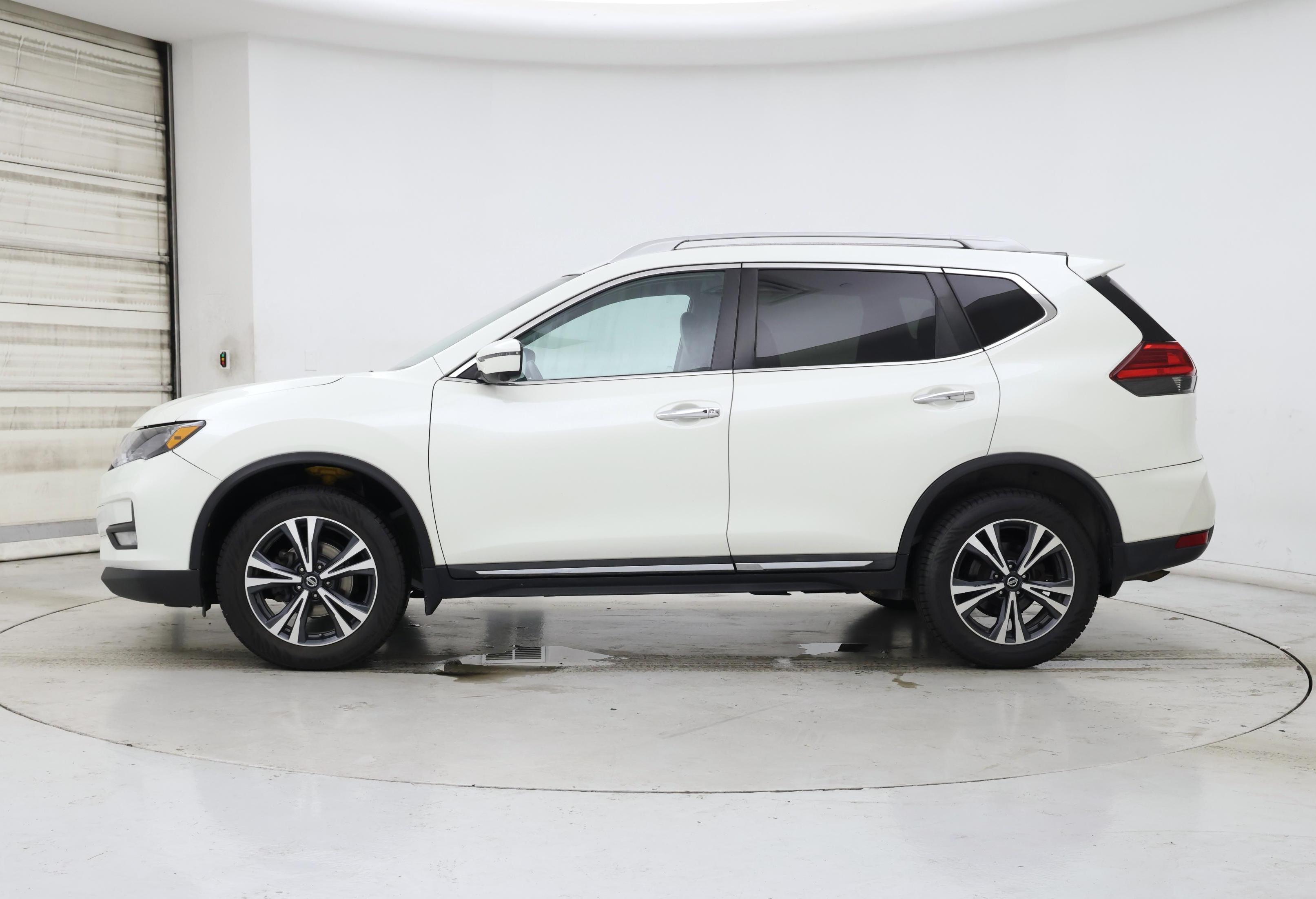 Thumbnail: 2017 Nissan Rogue - 3