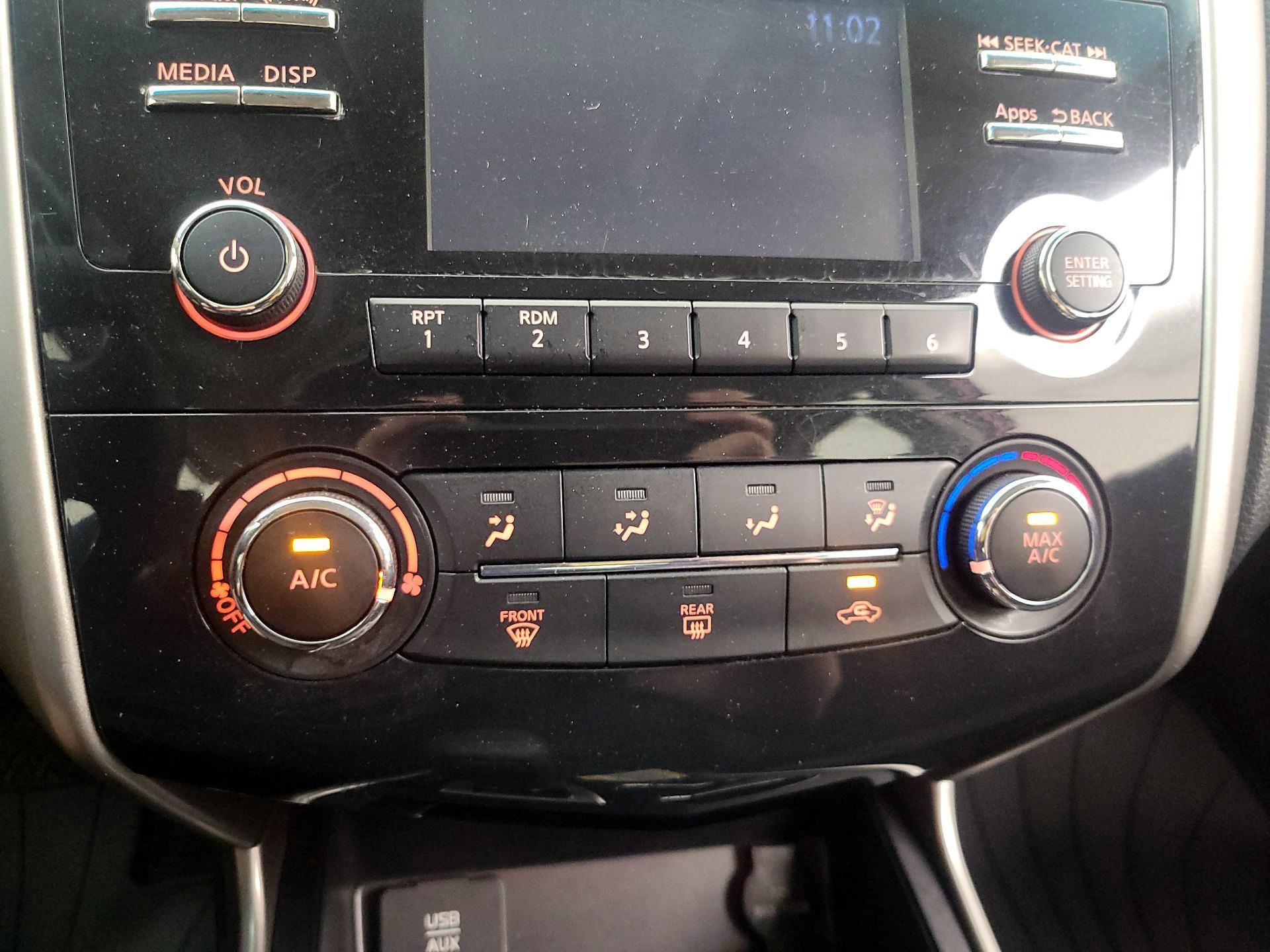 Thumbnail: 2015 Nissan Altima - 16