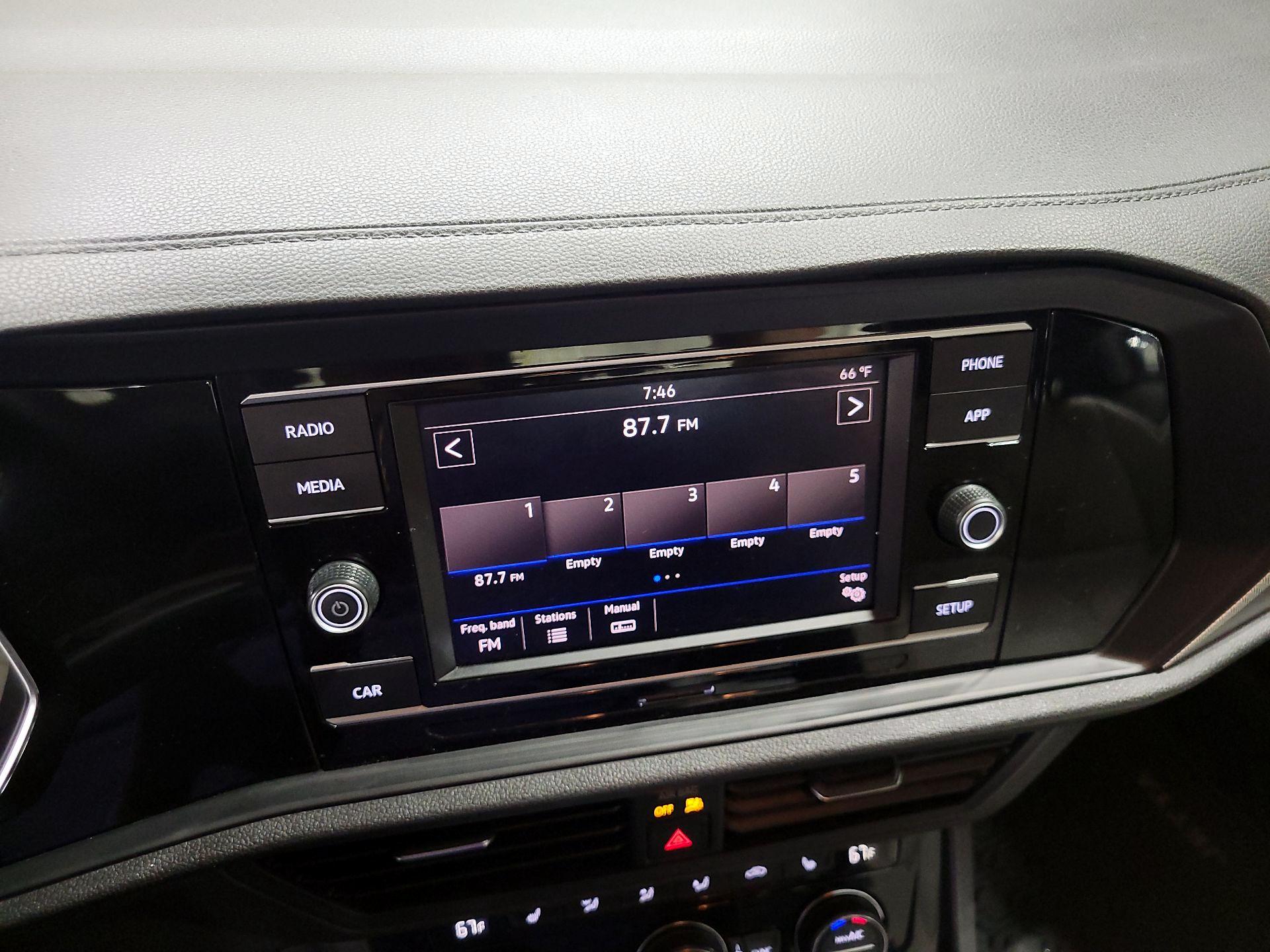 Thumbnail: 2019 Volkswagen Jetta - 15