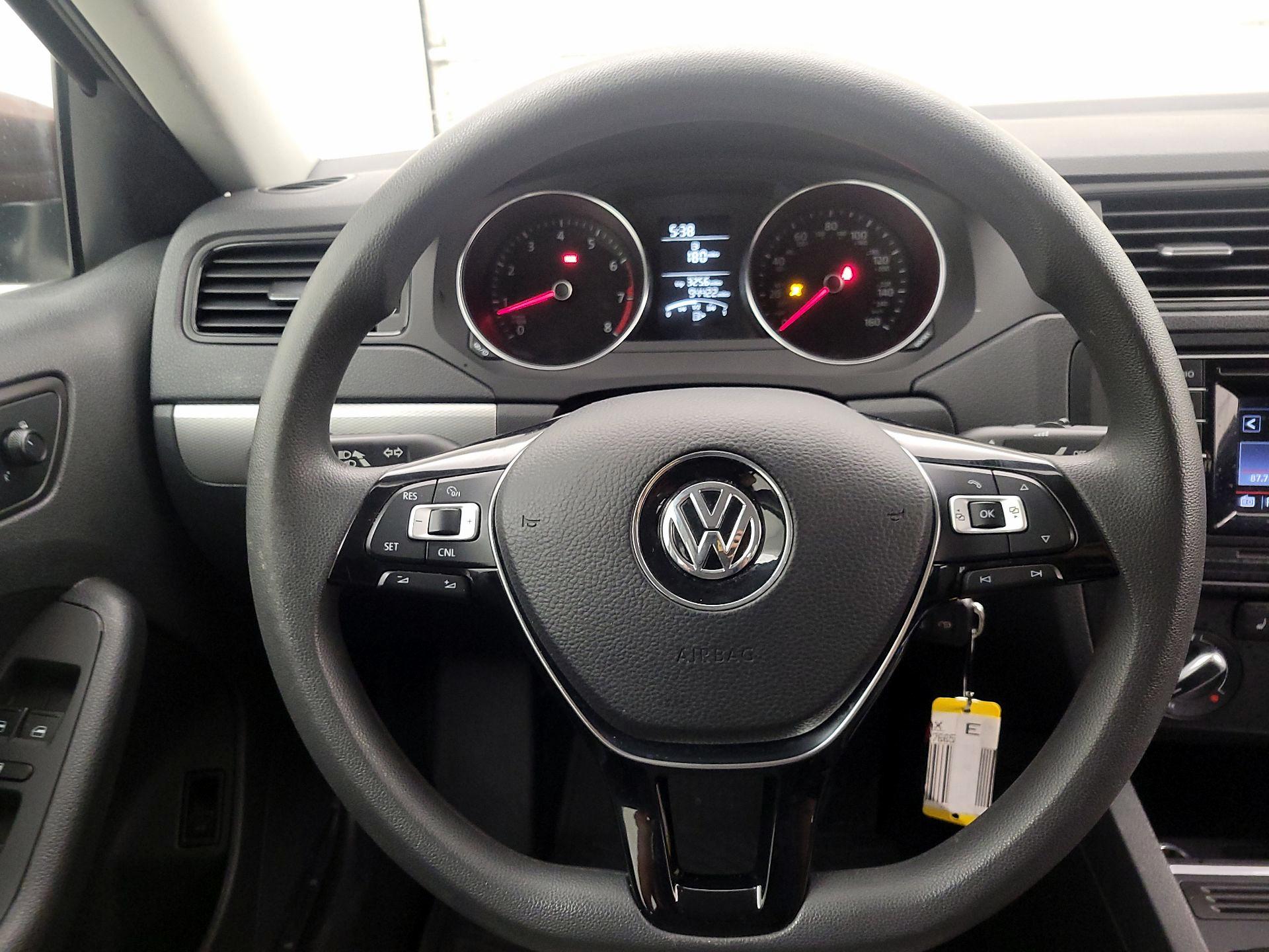 Thumbnail: 2017 Volkswagen Jetta - 10