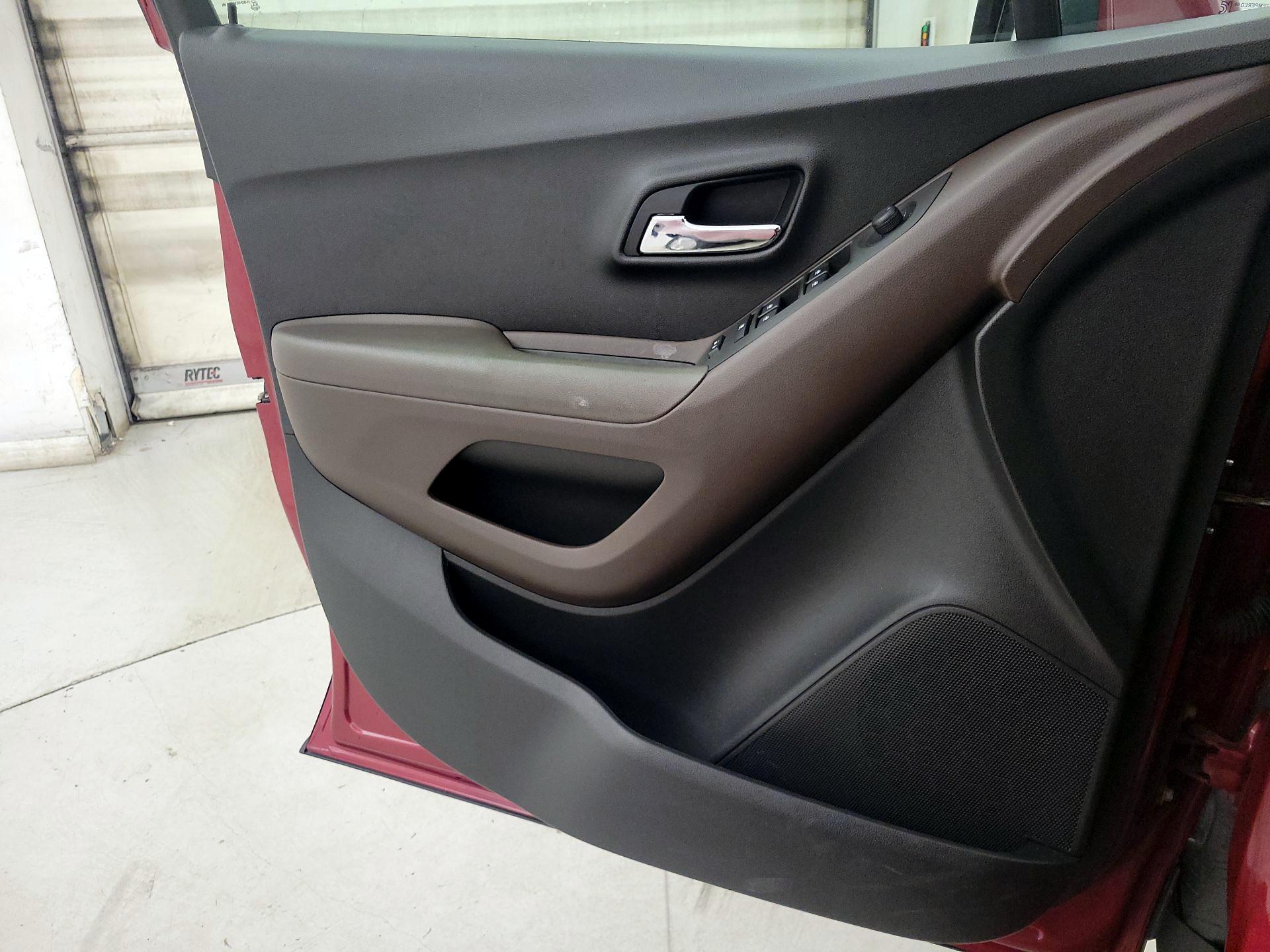 Thumbnail: 2015 Chevrolet Trax - 12