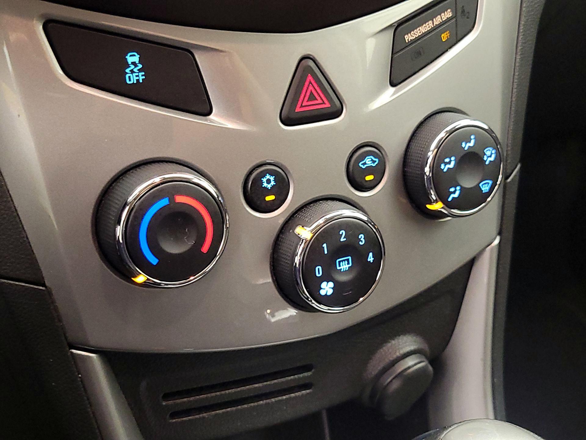Thumbnail: 2015 Chevrolet Trax - 16