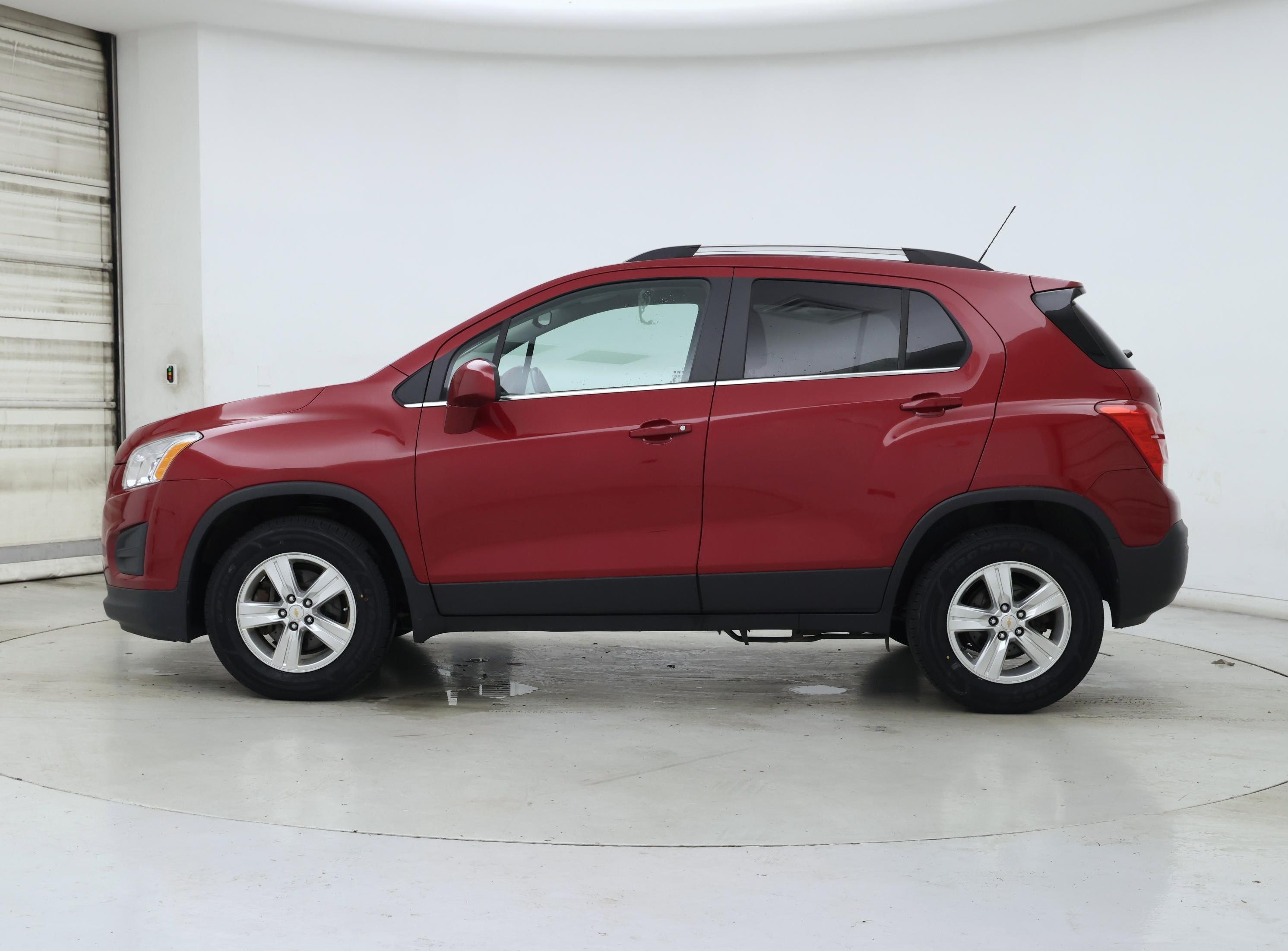 Thumbnail: 2015 Chevrolet Trax - 3