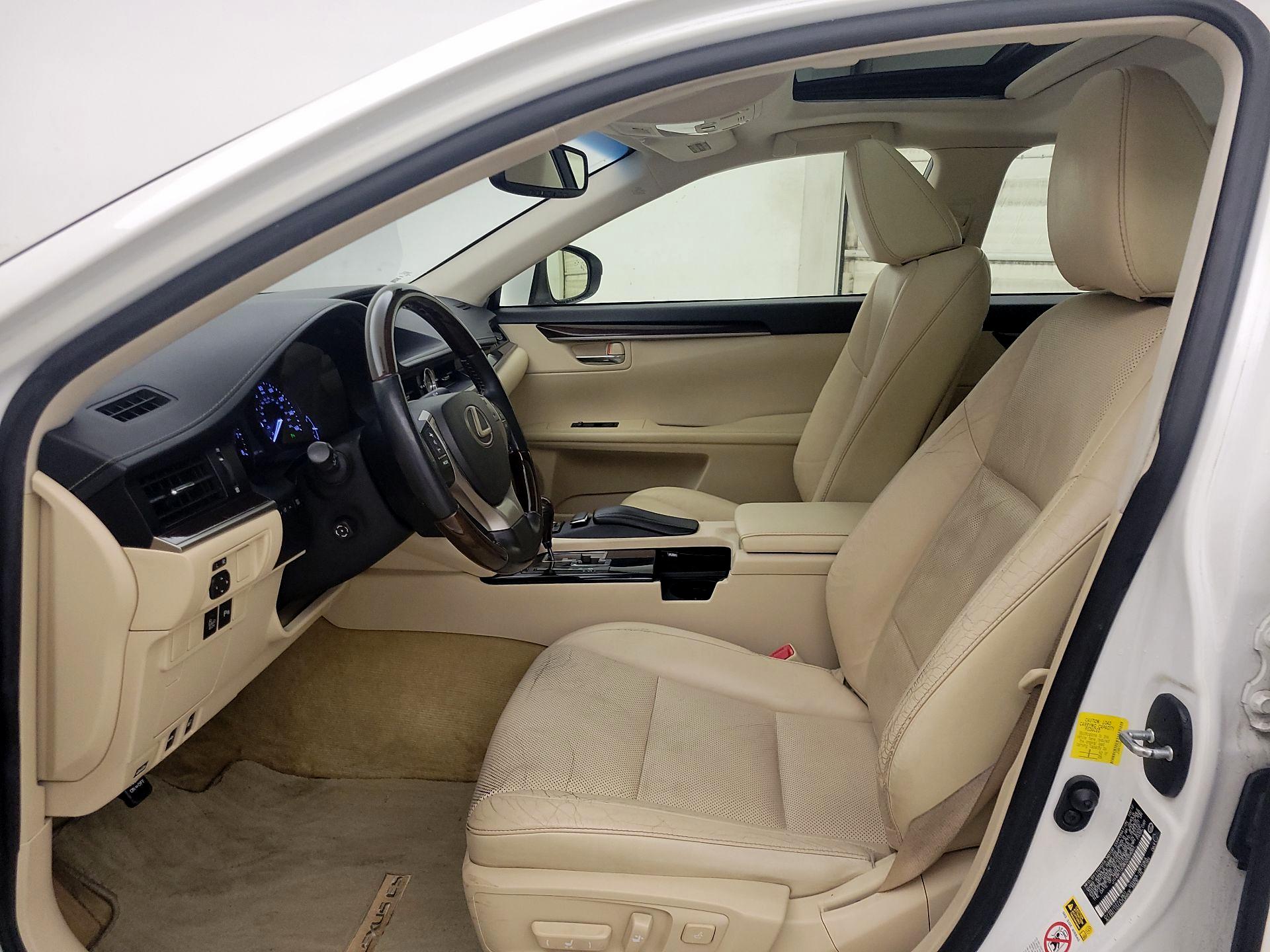 Thumbnail: 2013 Lexus ES - 11