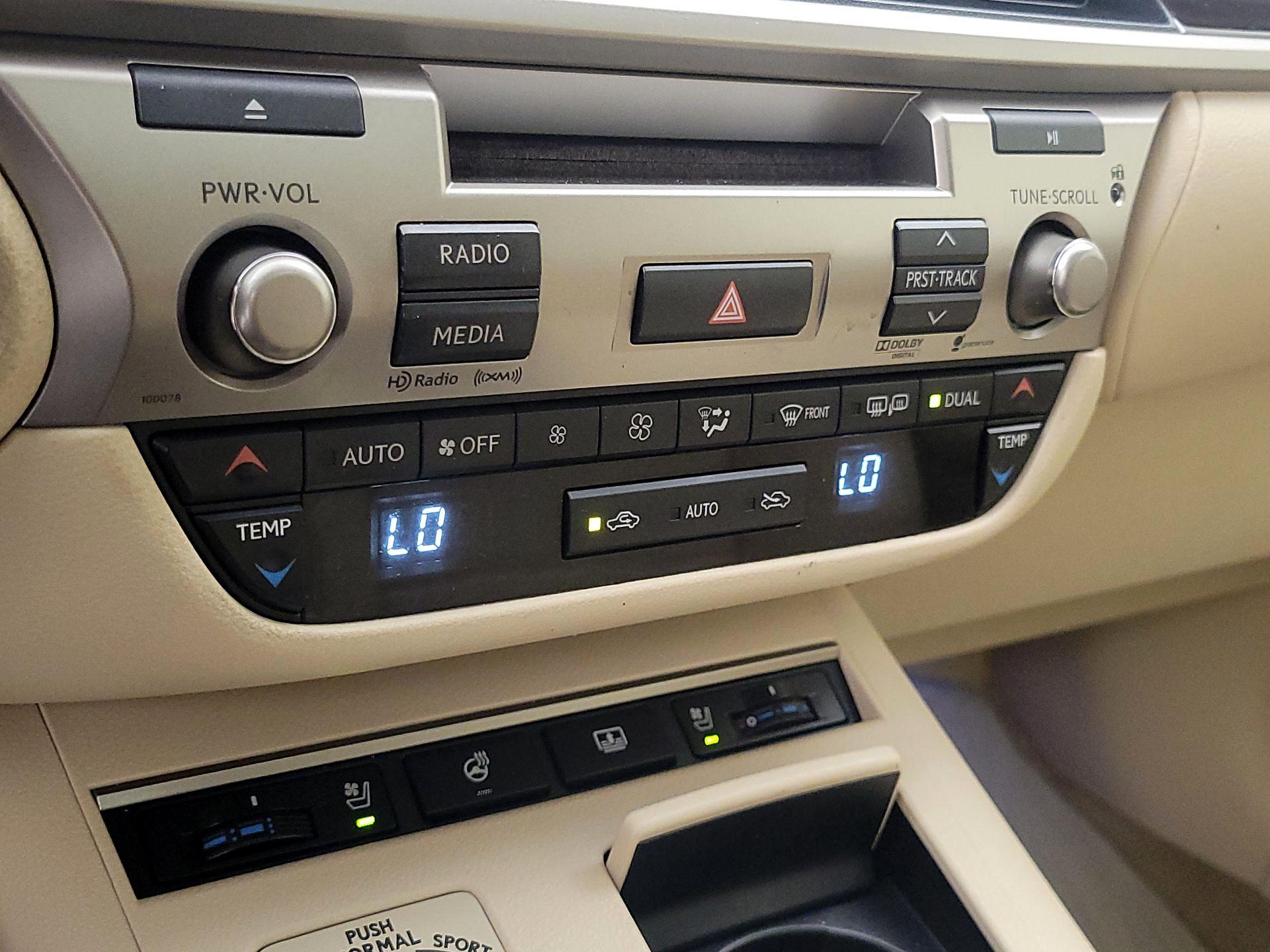 Thumbnail: 2013 Lexus ES - 16