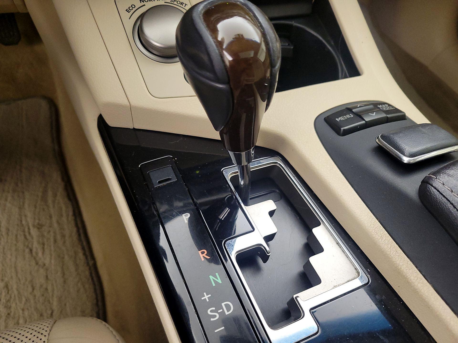 Thumbnail: 2013 Lexus ES - 17