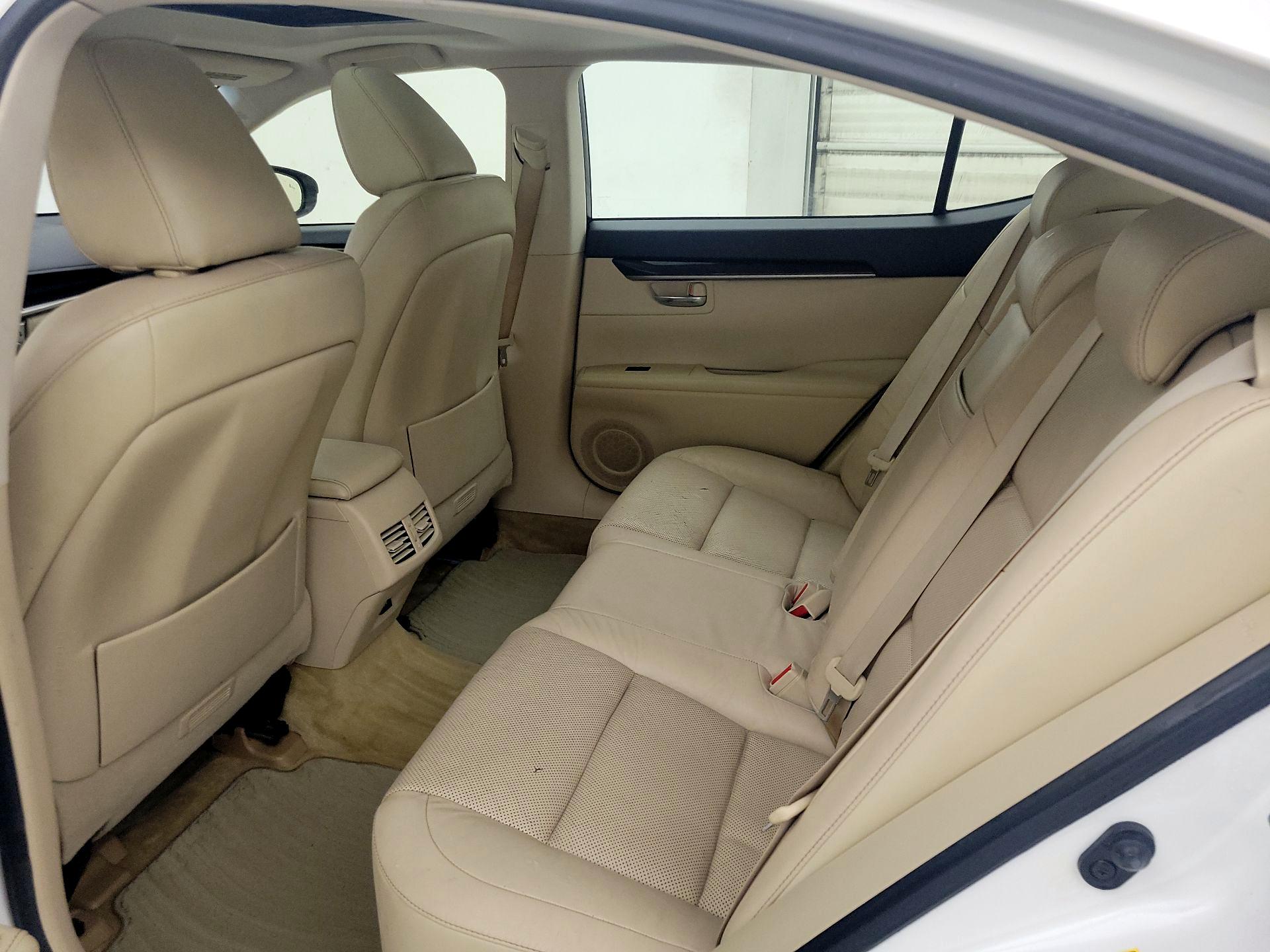 Thumbnail: 2013 Lexus ES - 20