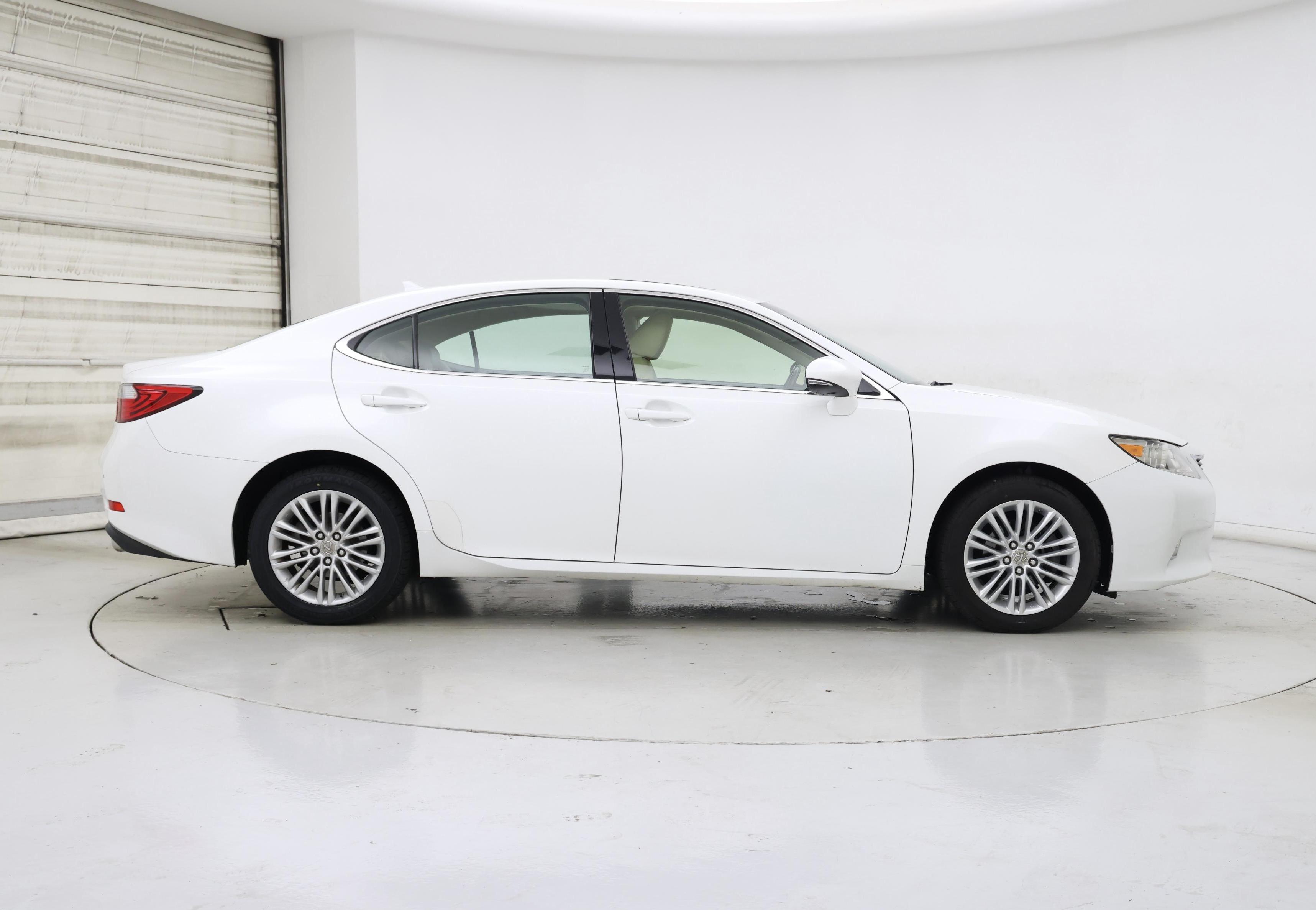 Thumbnail: 2013 Lexus ES - 7
