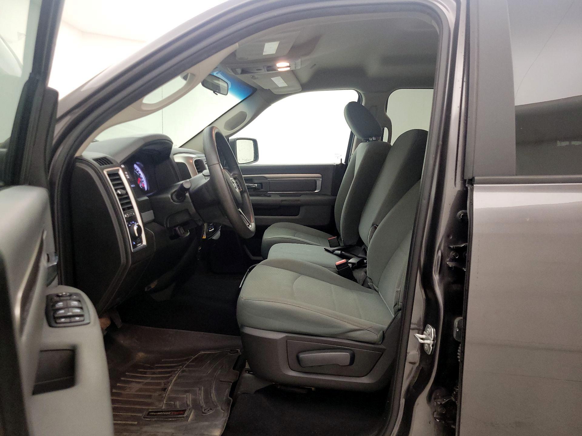 Thumbnail: 2020 RAM 1500 Classic - 11