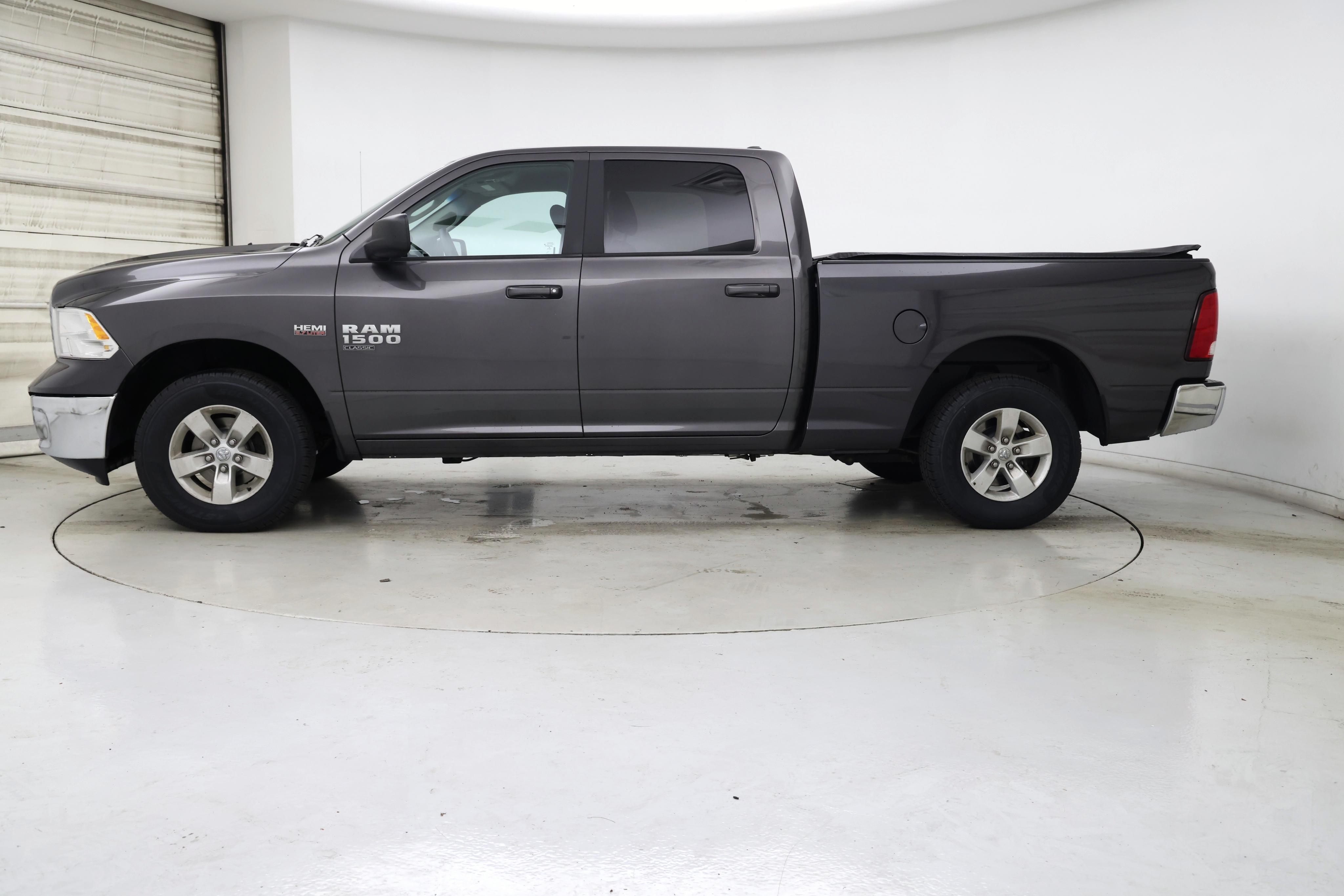 Thumbnail: 2020 RAM 1500 Classic - 3