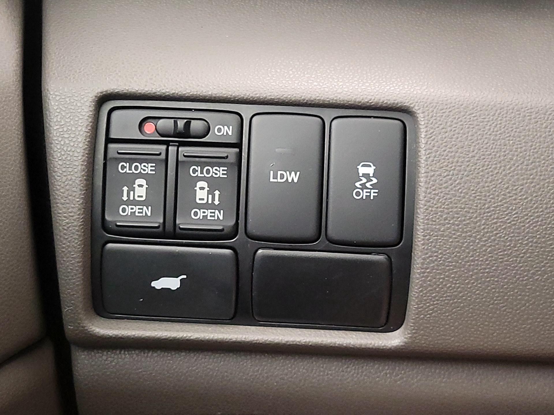Thumbnail: 2015 Honda Odyssey - 13
