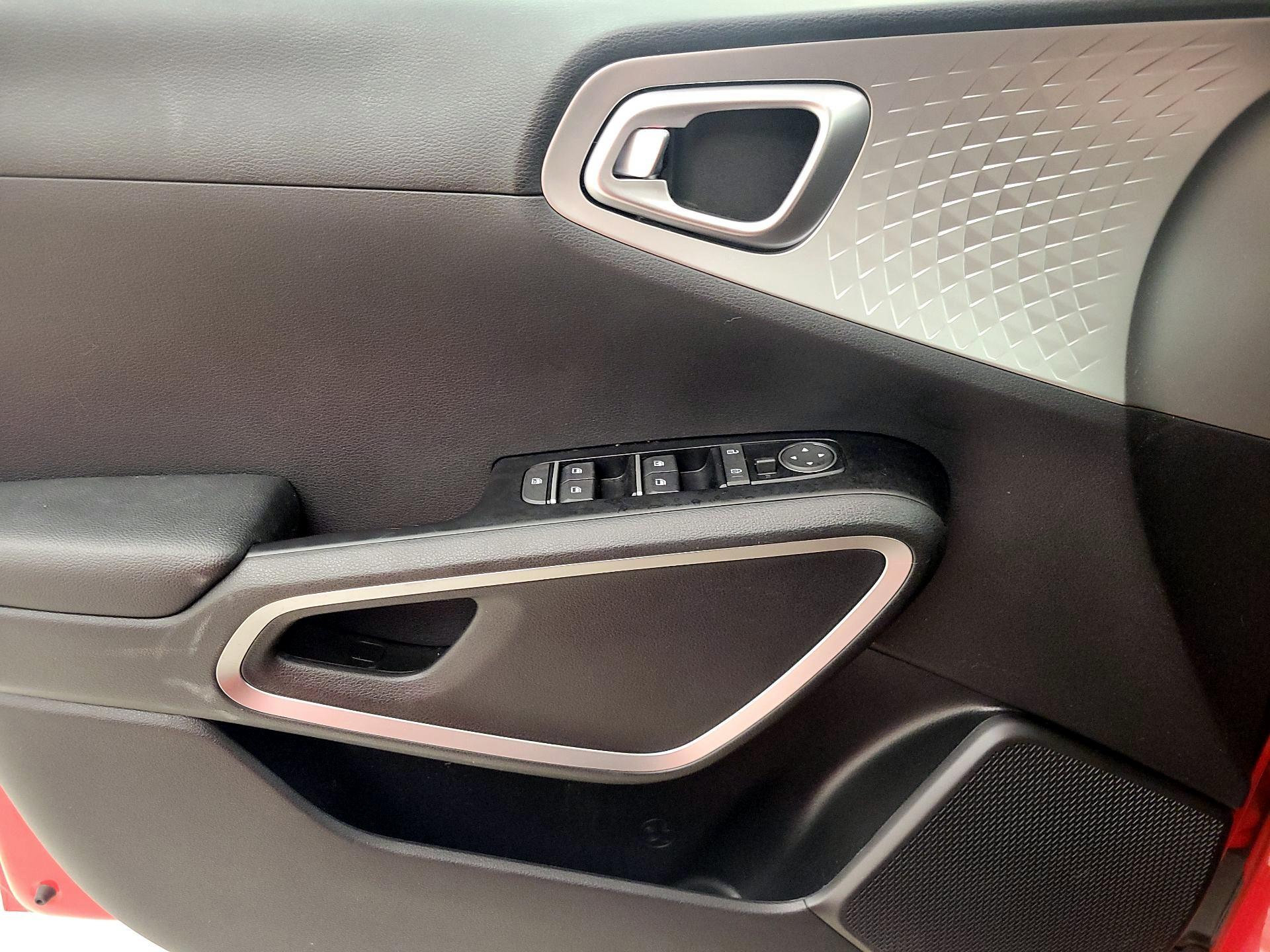 Thumbnail: 2020 Kia Soul - 12