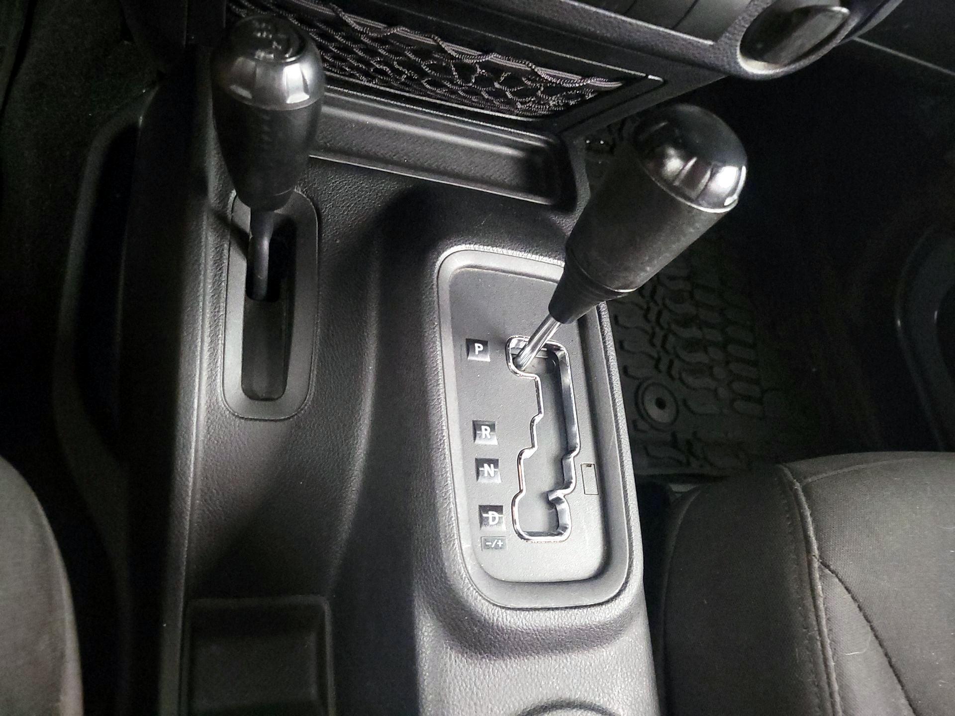 Thumbnail: 2015 Jeep Wrangler - 15