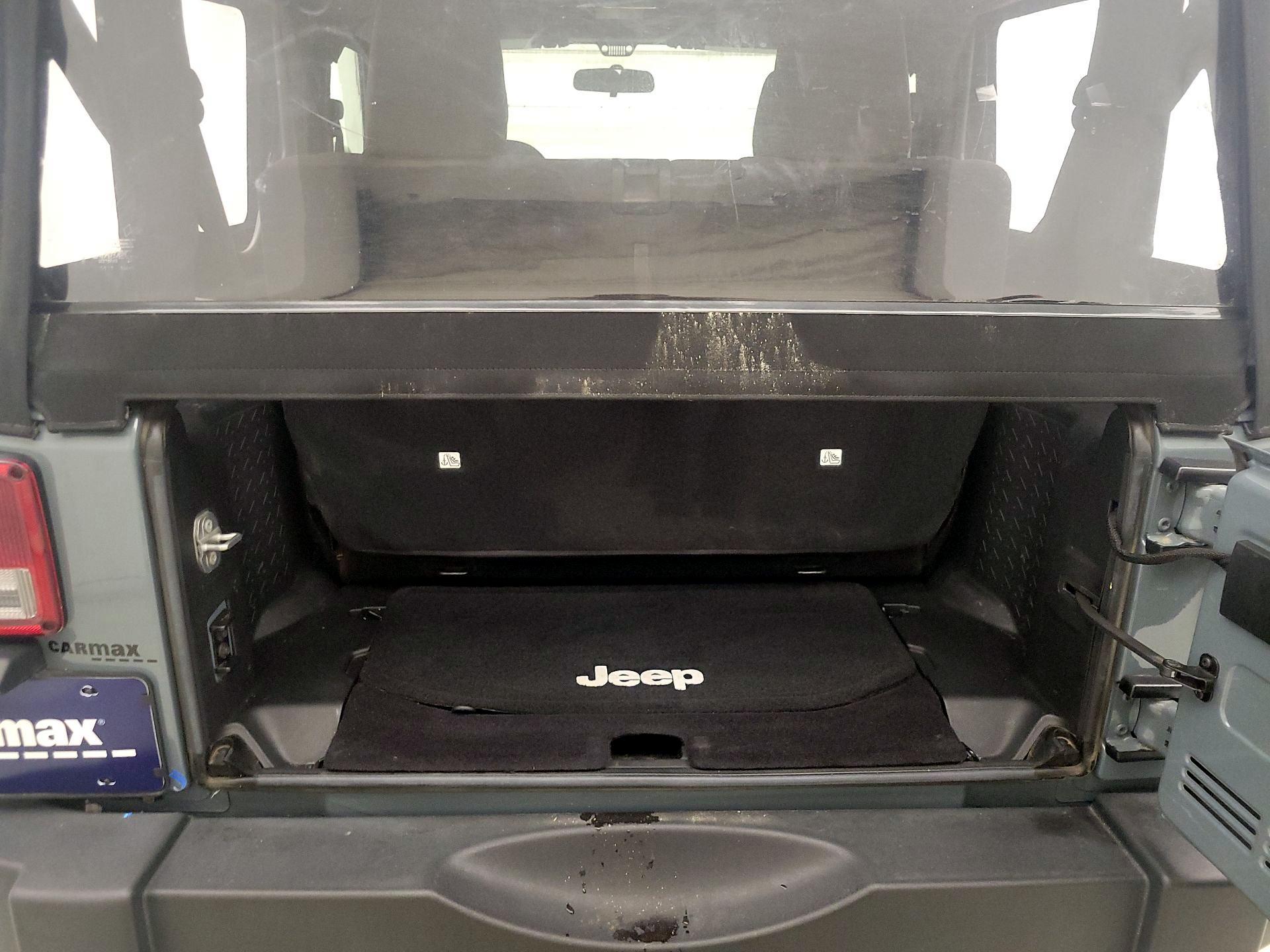 Thumbnail: 2015 Jeep Wrangler - 18