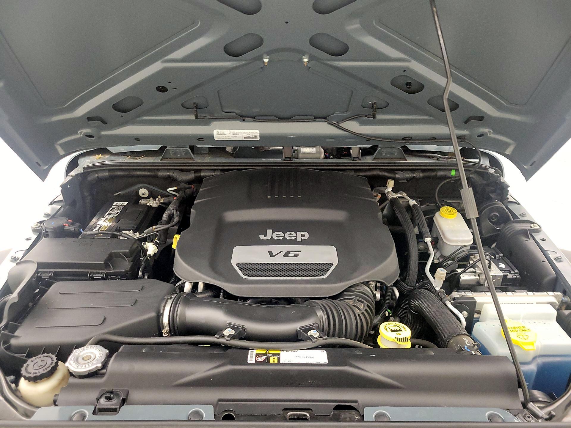 Thumbnail: 2015 Jeep Wrangler - 19