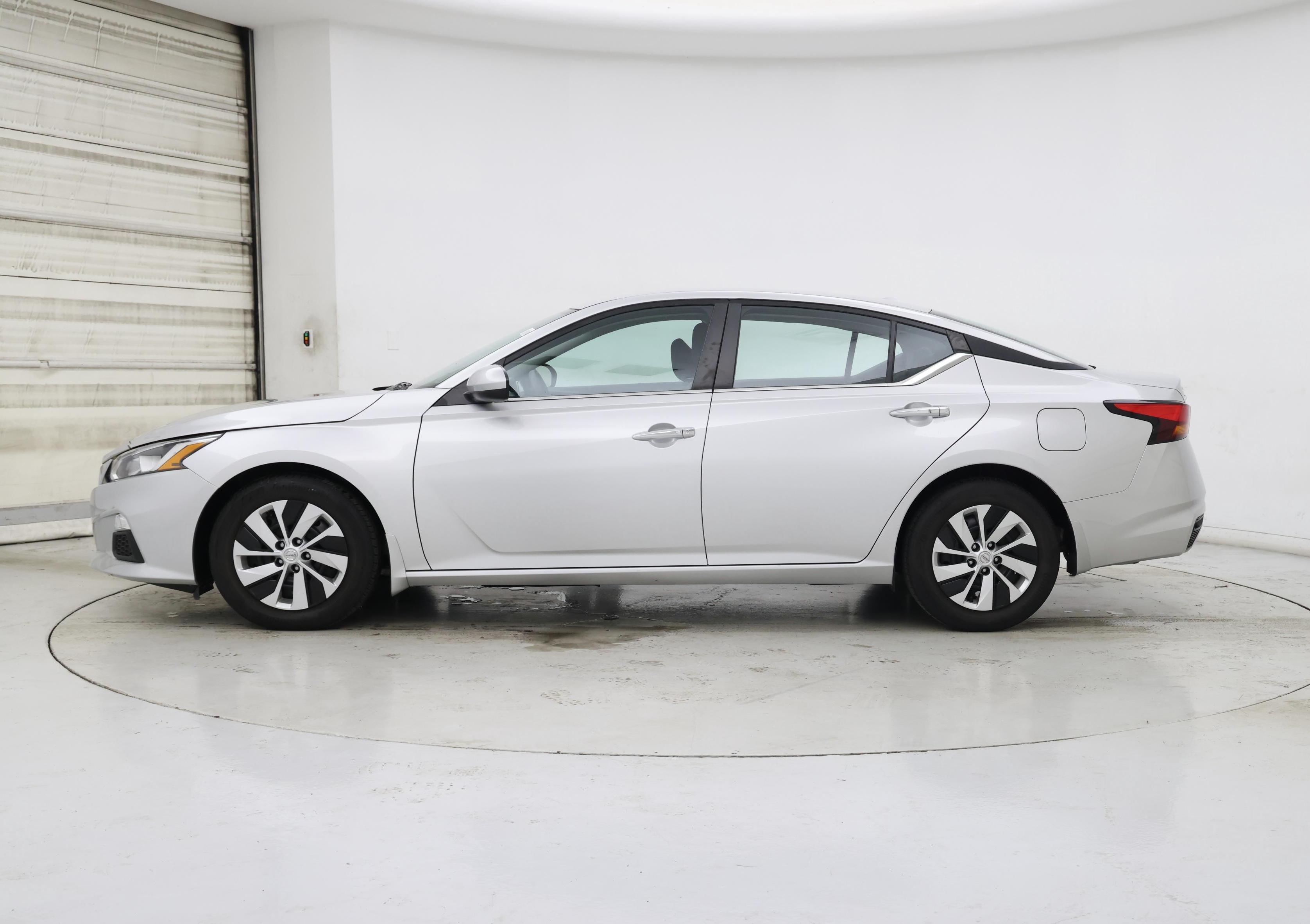 Thumbnail: 2020 Nissan Altima - 3
